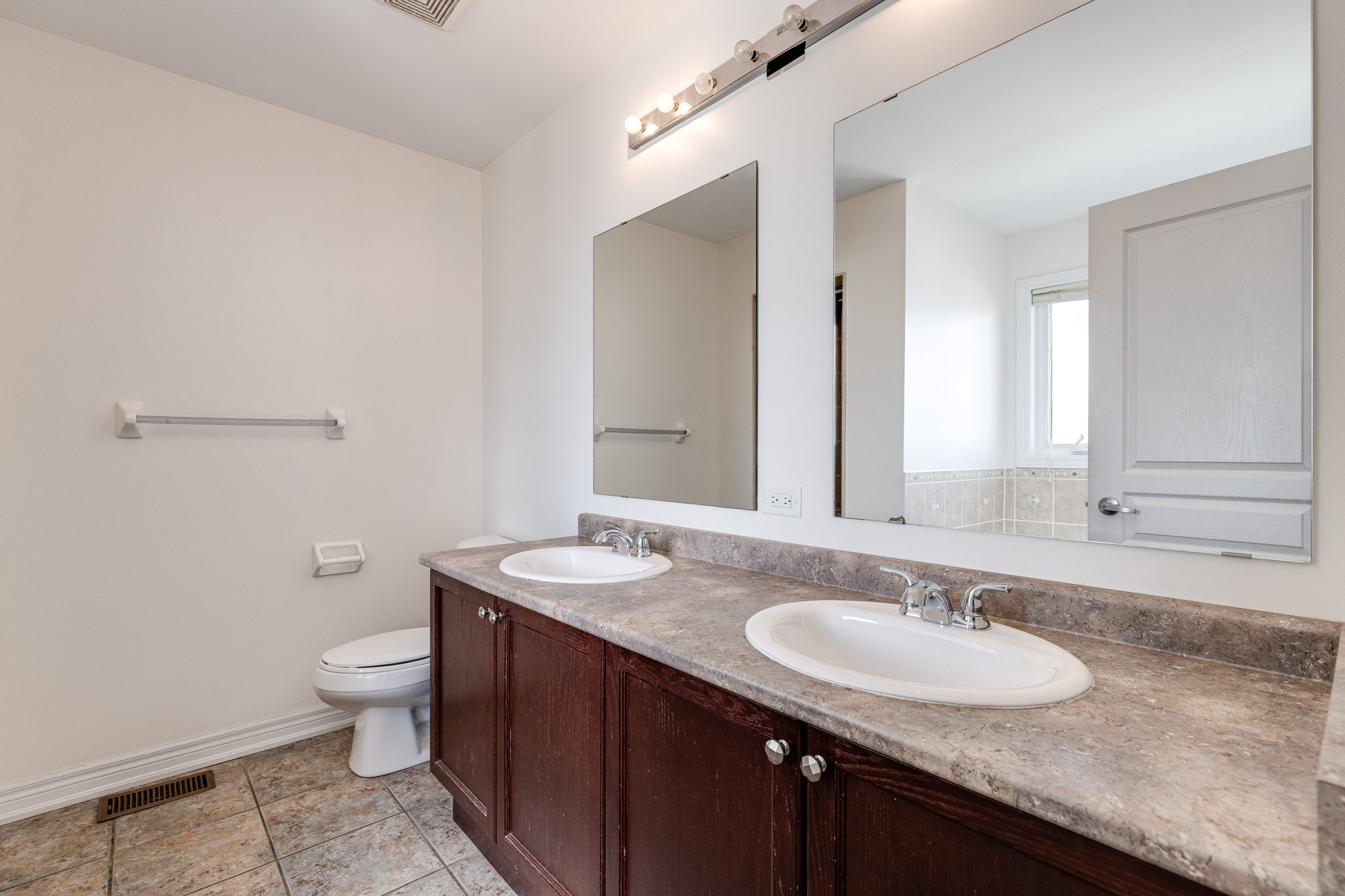 Richmond Hill property showcase — delivered property photograph 29