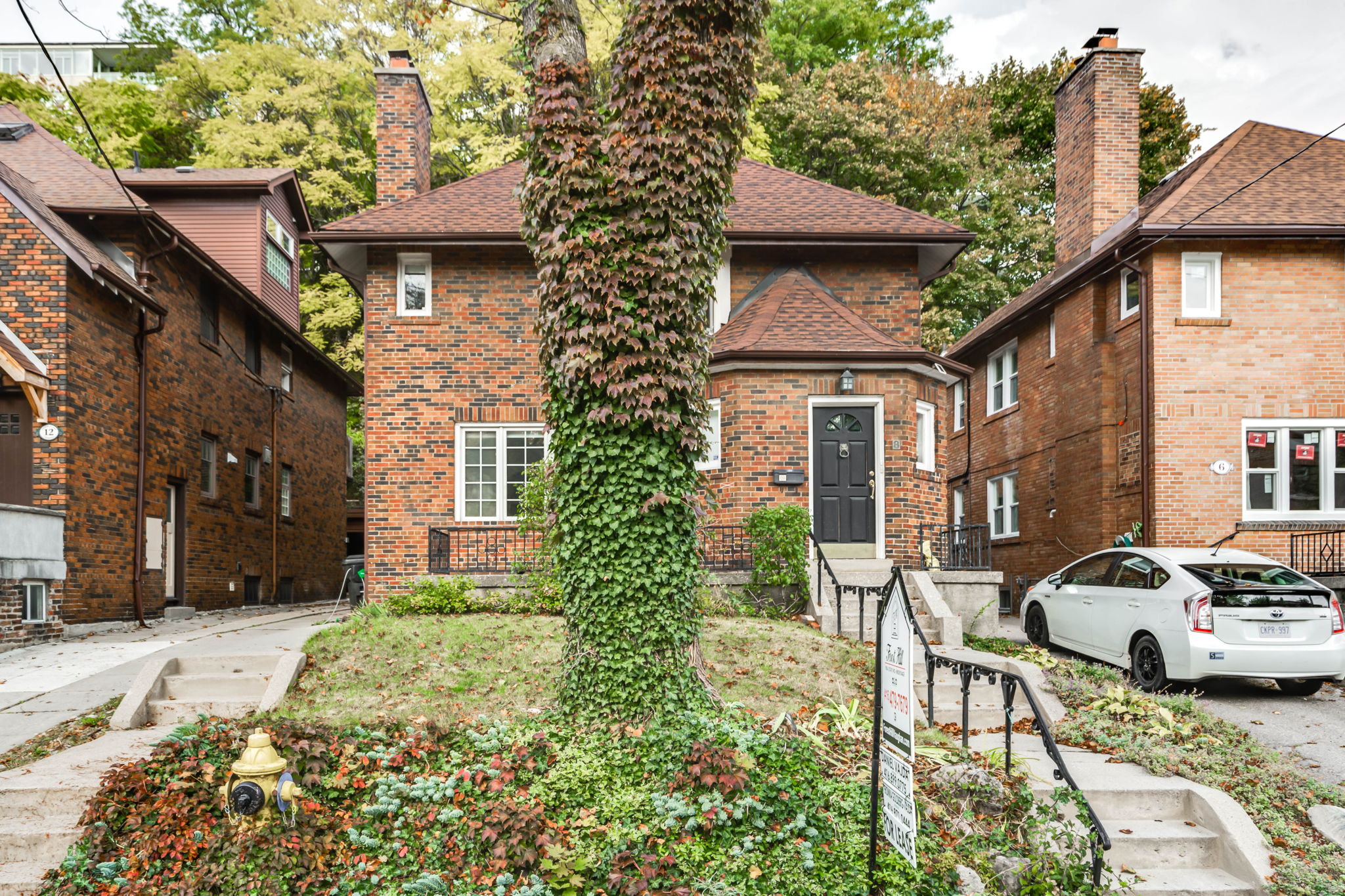 8 Poplar Plains Crescent Toronto, ON M4V 1E8