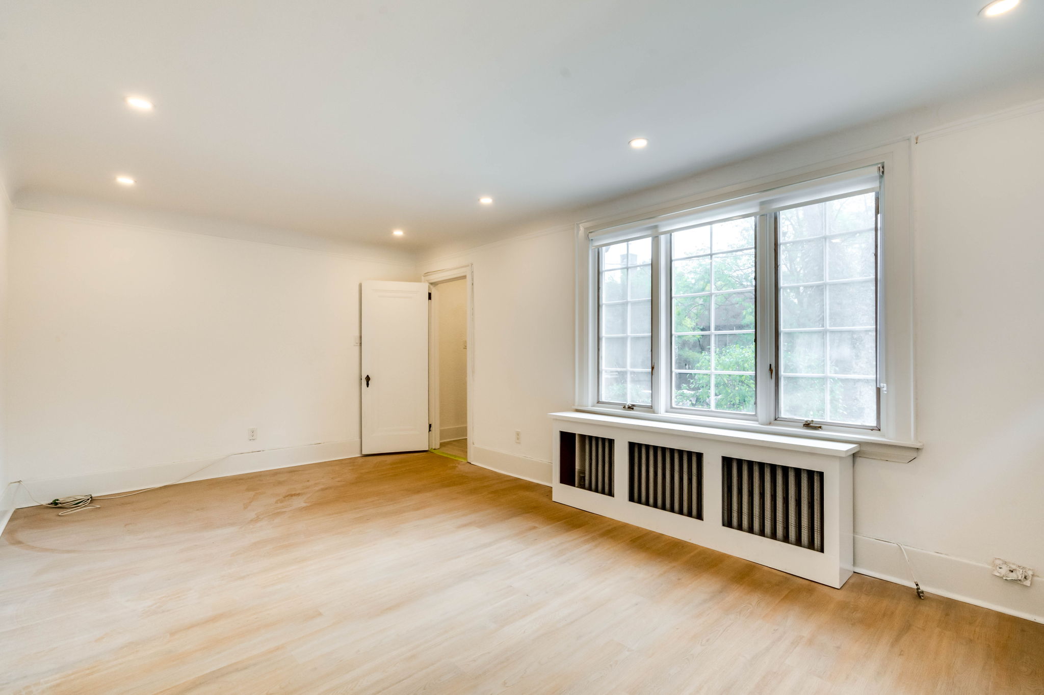 8 Poplar Plains Crescent Toronto, ON M4V 1E8