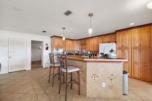 Kitchen - Breakfast Bar