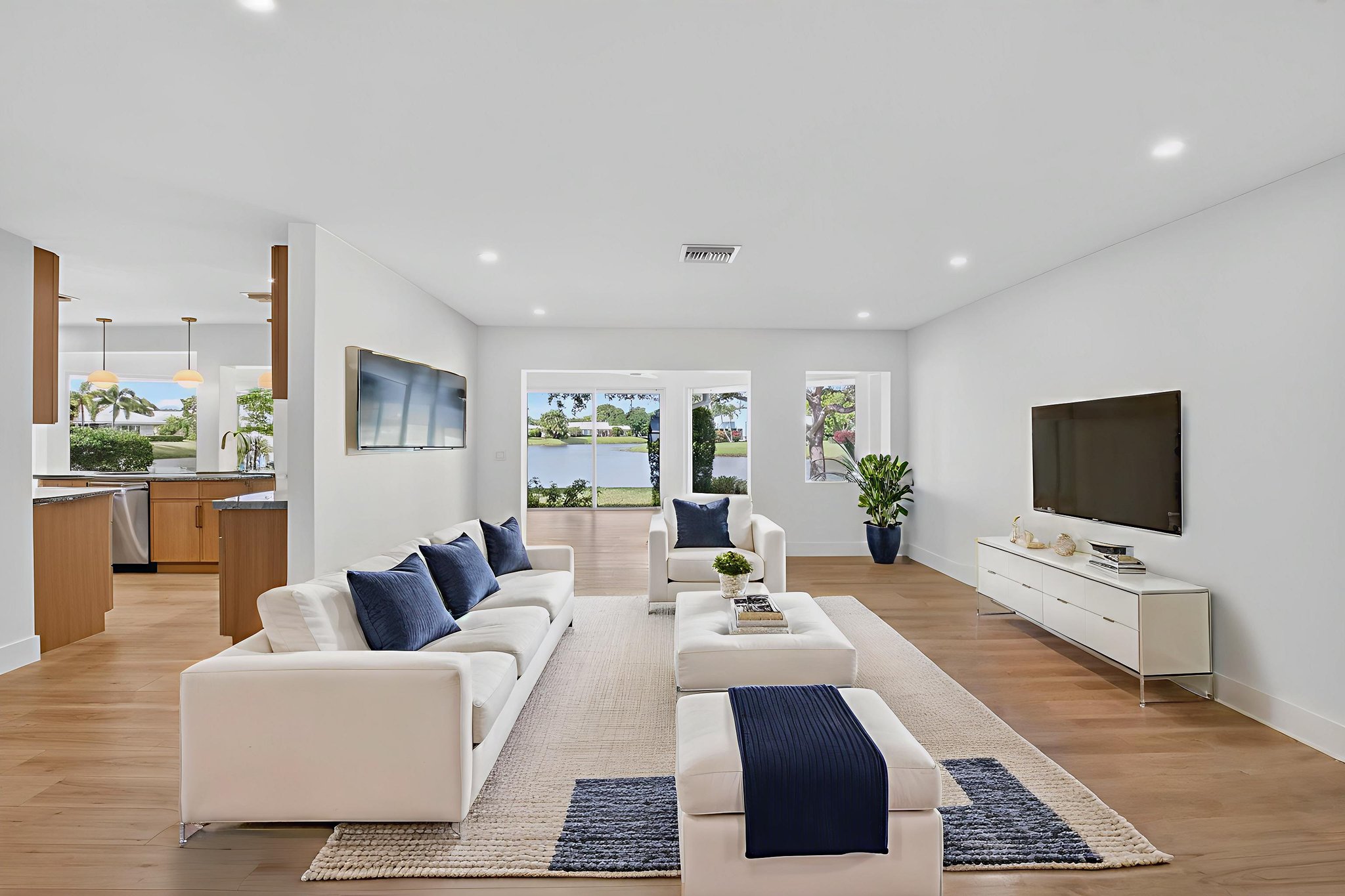 DSC_8682 virtually staged.jpeg