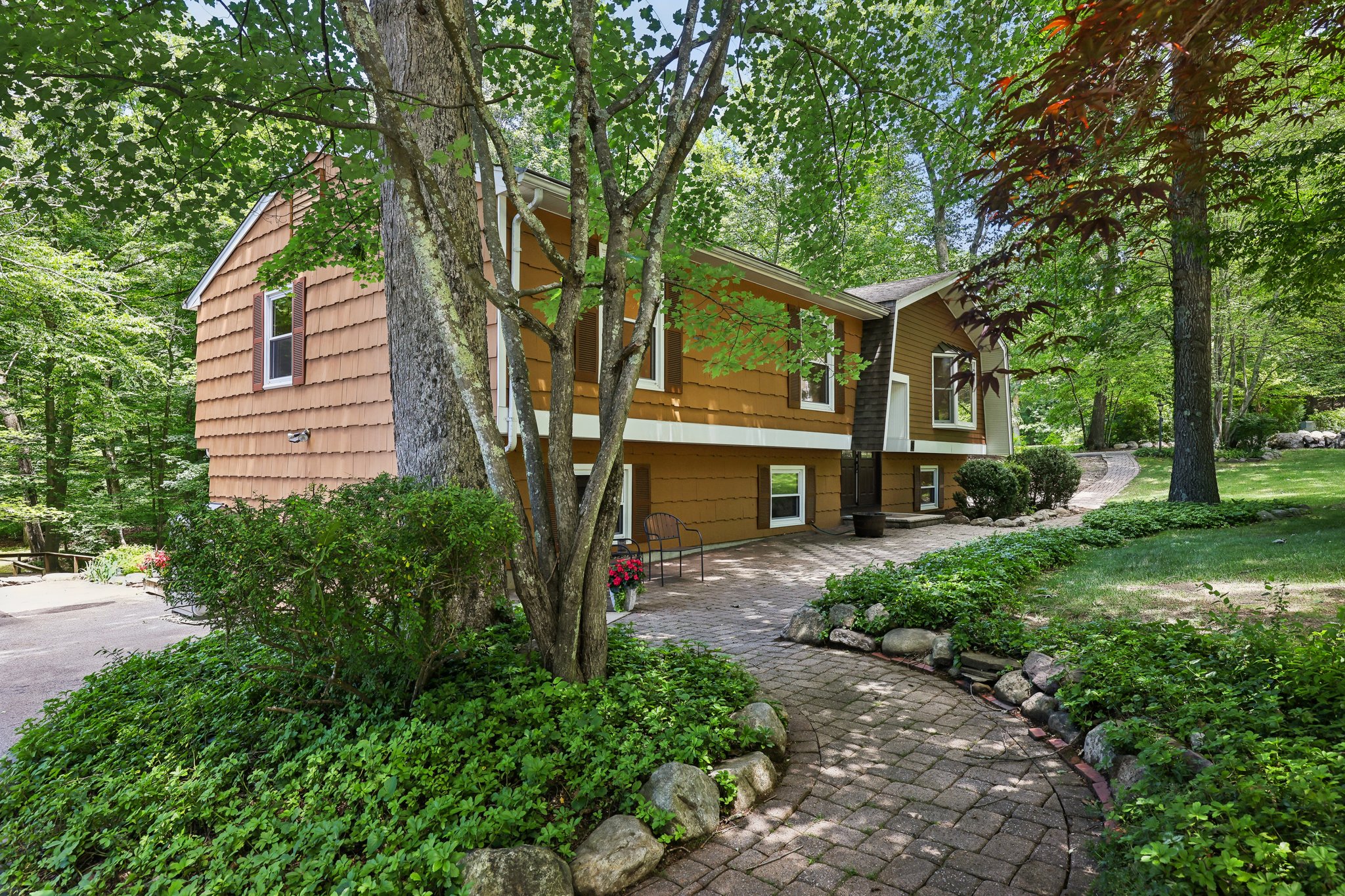 Tall Oaks Dr-002.jpg