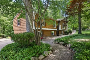 Tall Oaks Dr-002.jpg