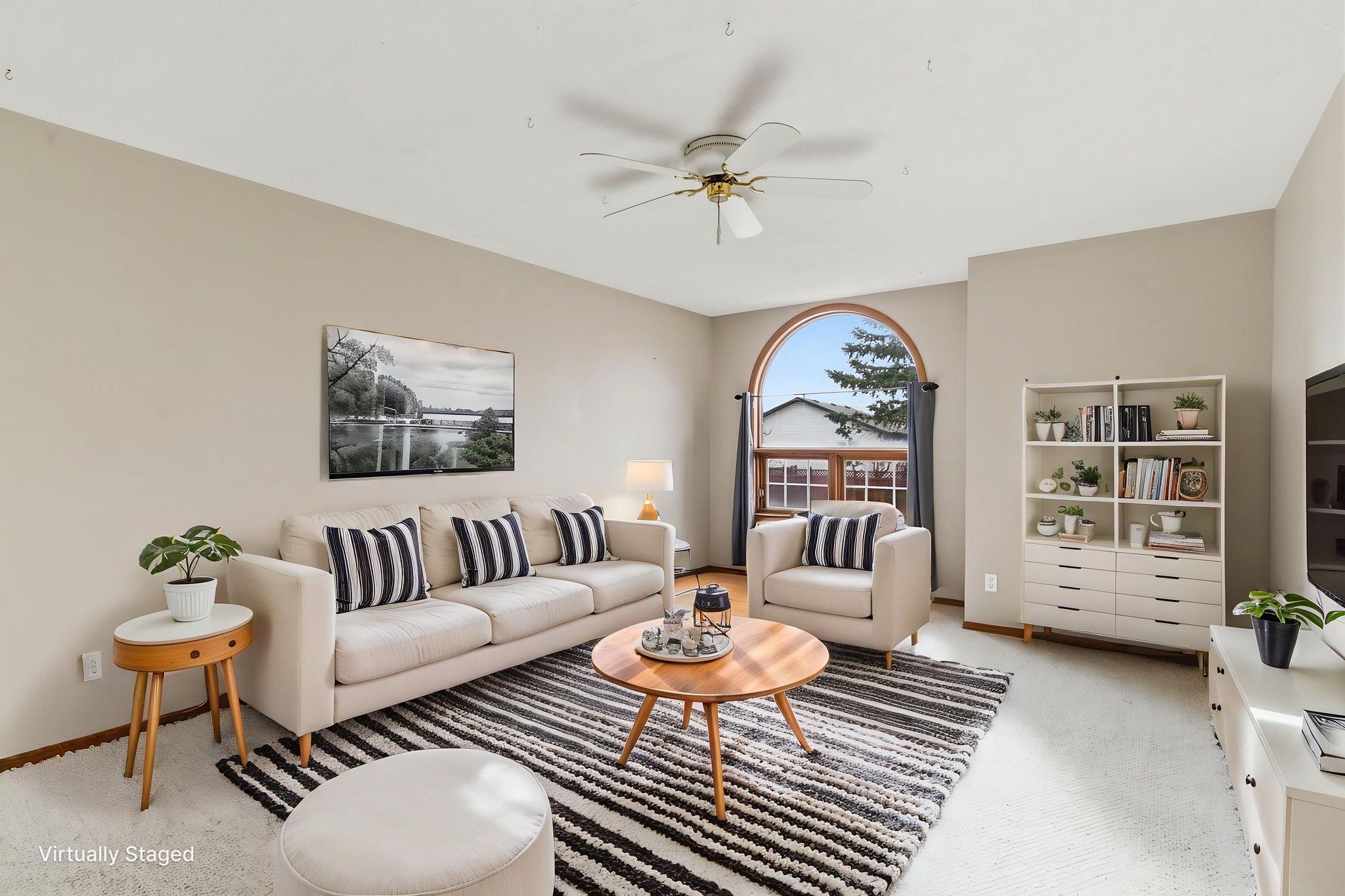 DSC09188 virtually staged.jpeg