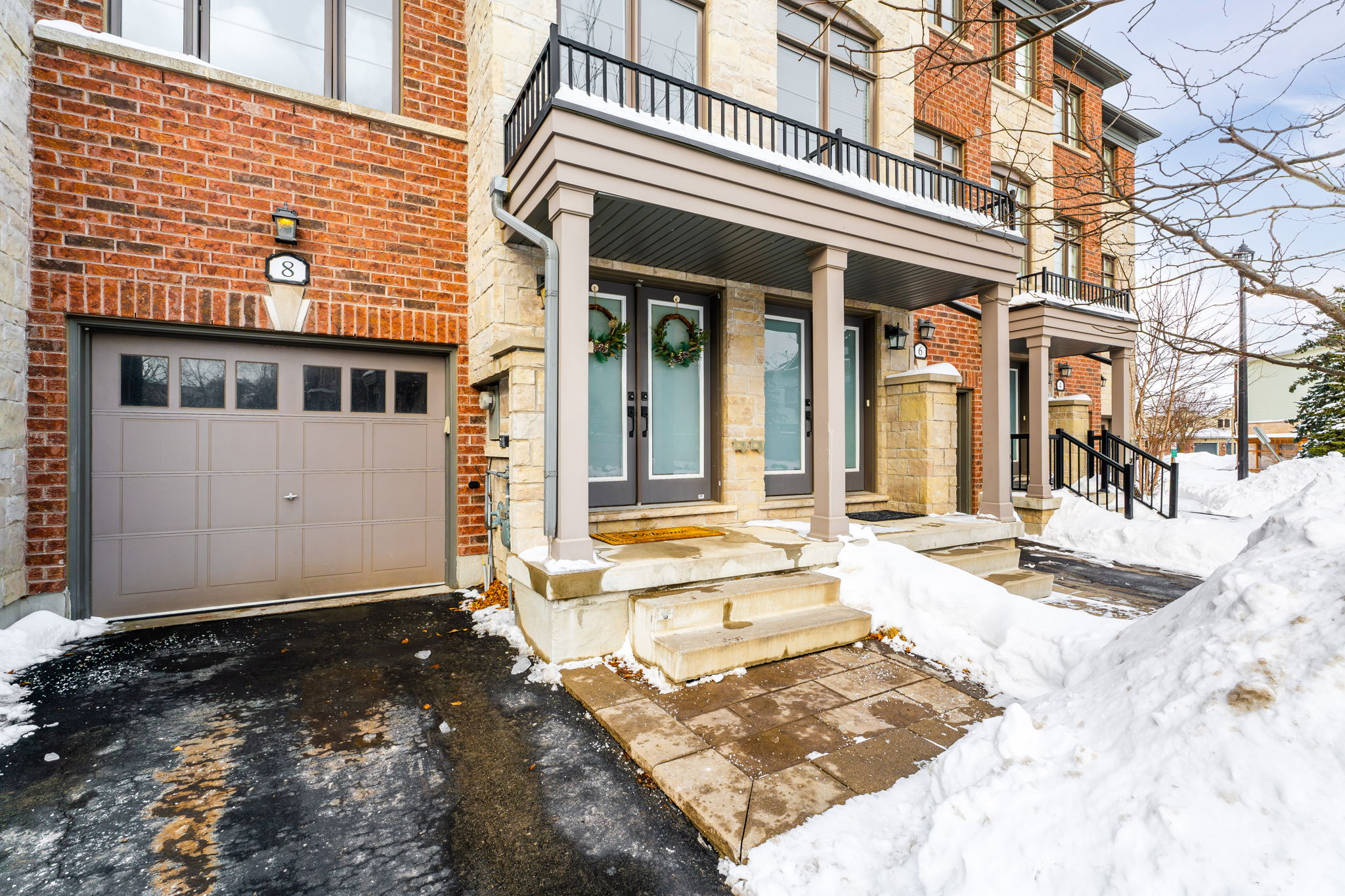 Front Porch/Entrance