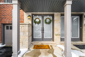 Front Porch/Entrance