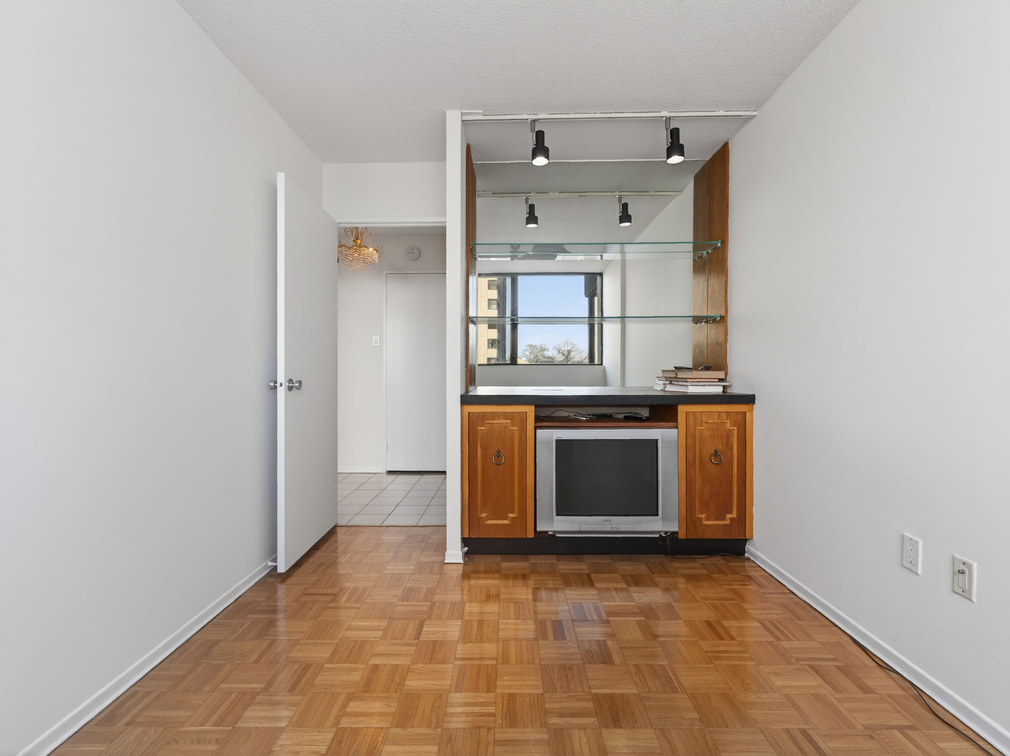 80 Antibes Dr Unit 603 Toronto, ON M2R 3N5