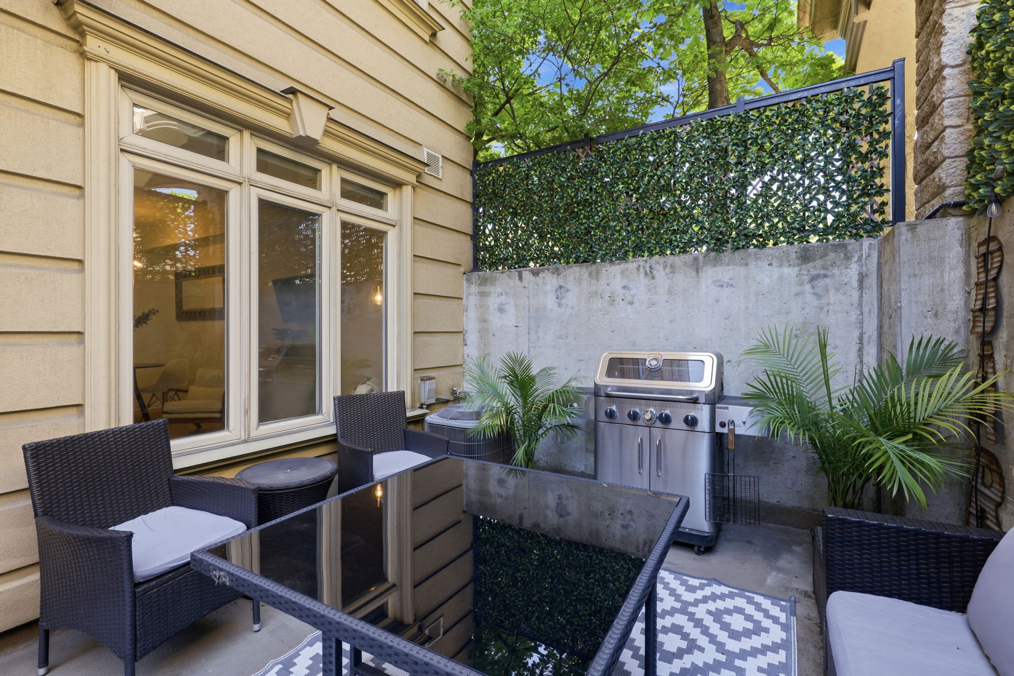 Property in Toronto — delivered property photograph 21