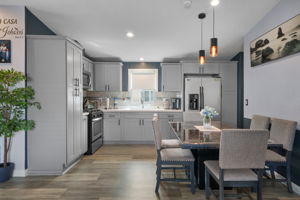 Kitchen/ Dining Combo