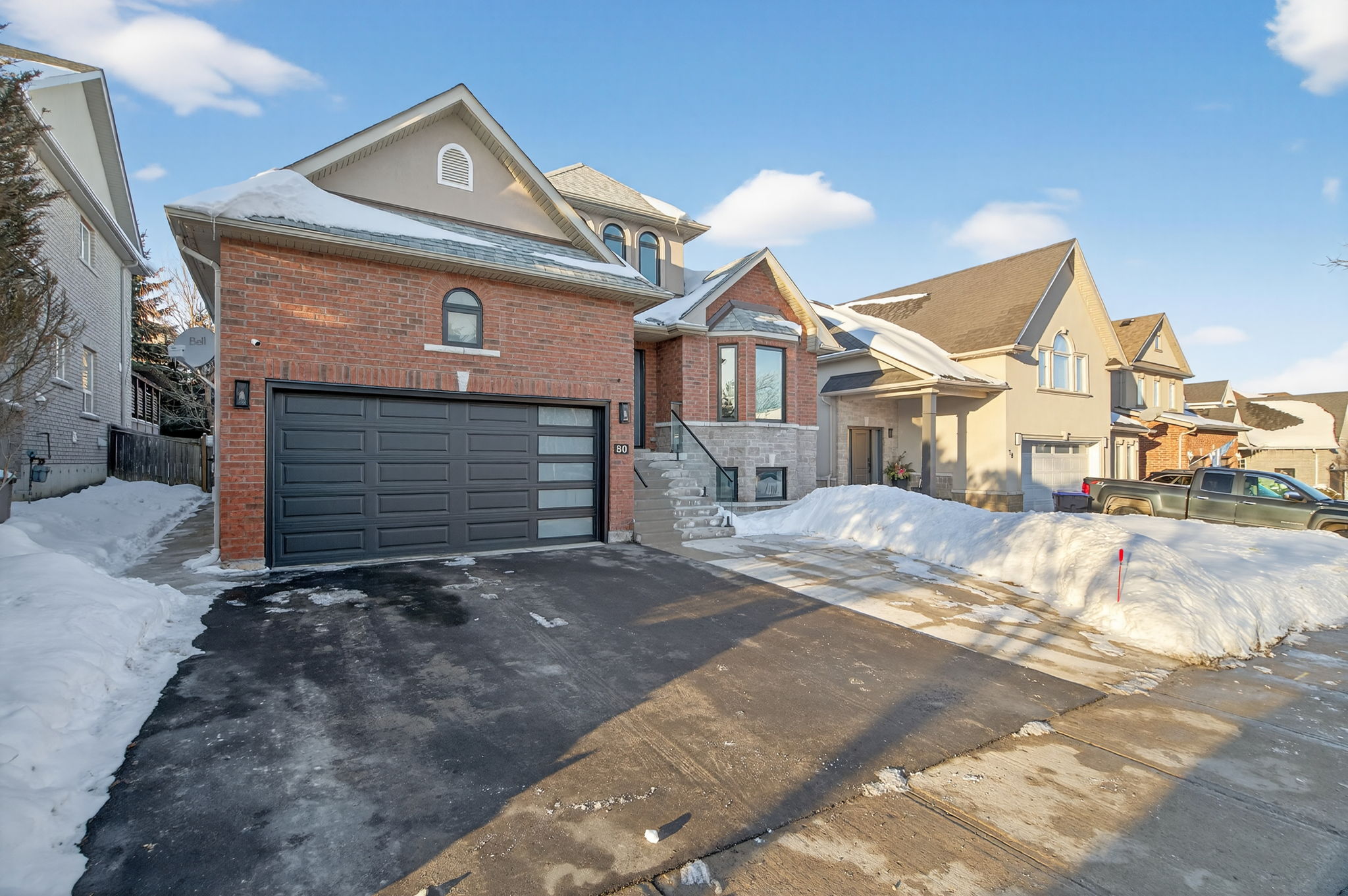 80 Gardiner Dr Bradford West Gwillimbury, ON L3Z 3E8