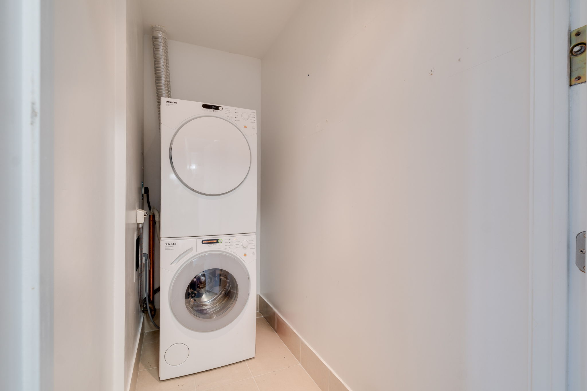 Toronto property showcase — delivered property photograph 22
