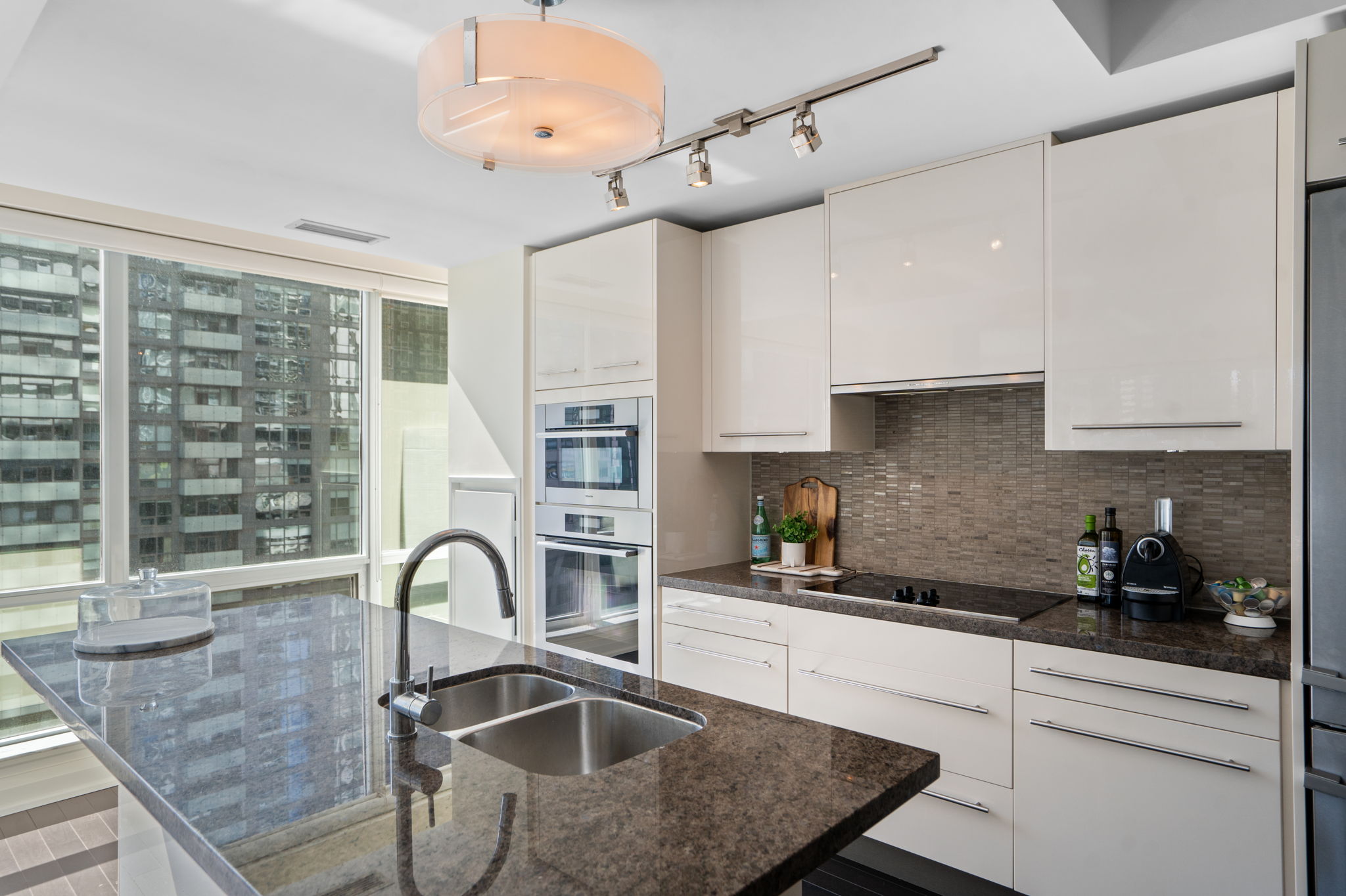 80 John St Unit 1212 Toronto, ON M5V 3X4