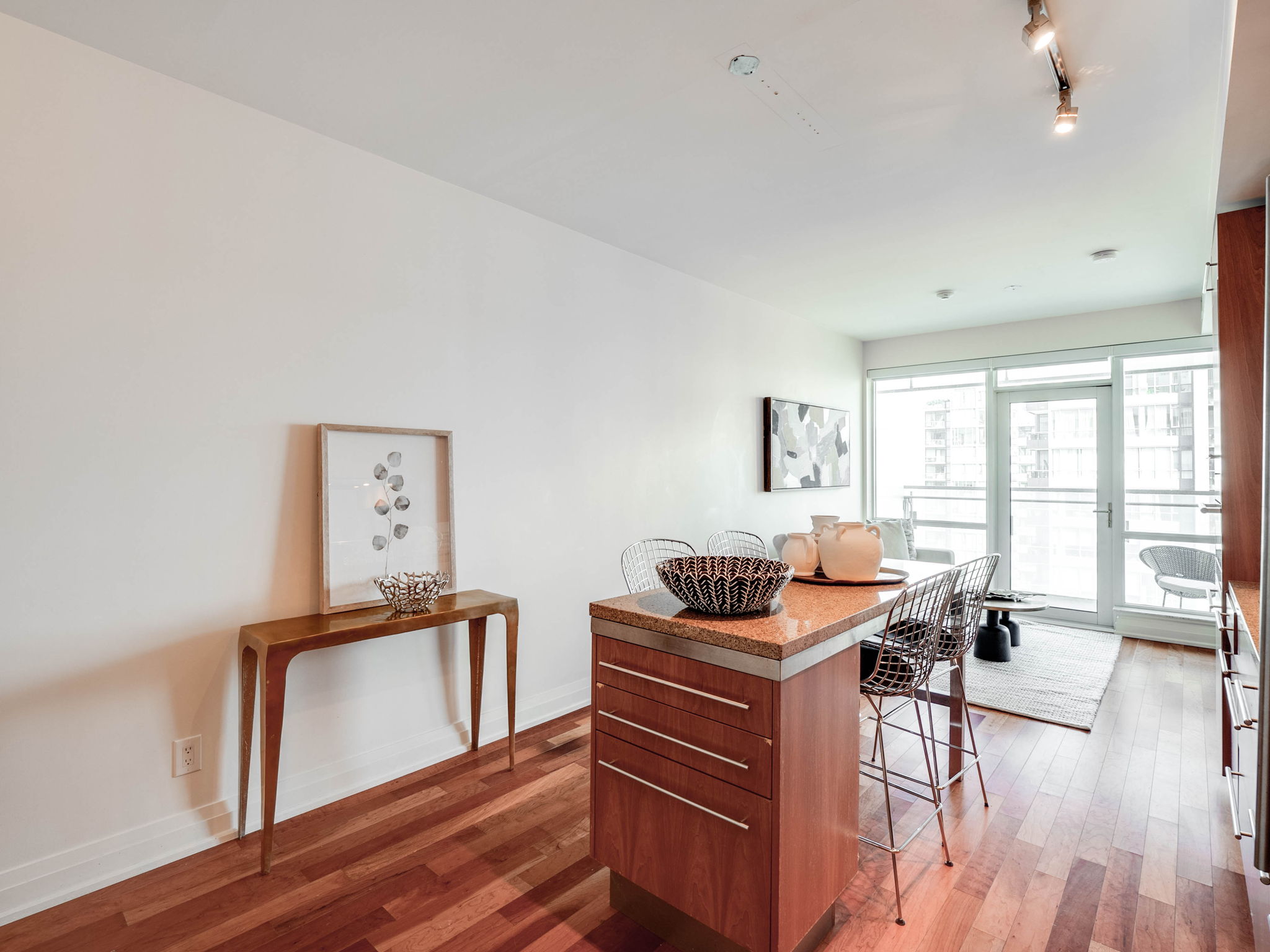 80 John St Unit 3906 Toronto, ON M5V 3X4