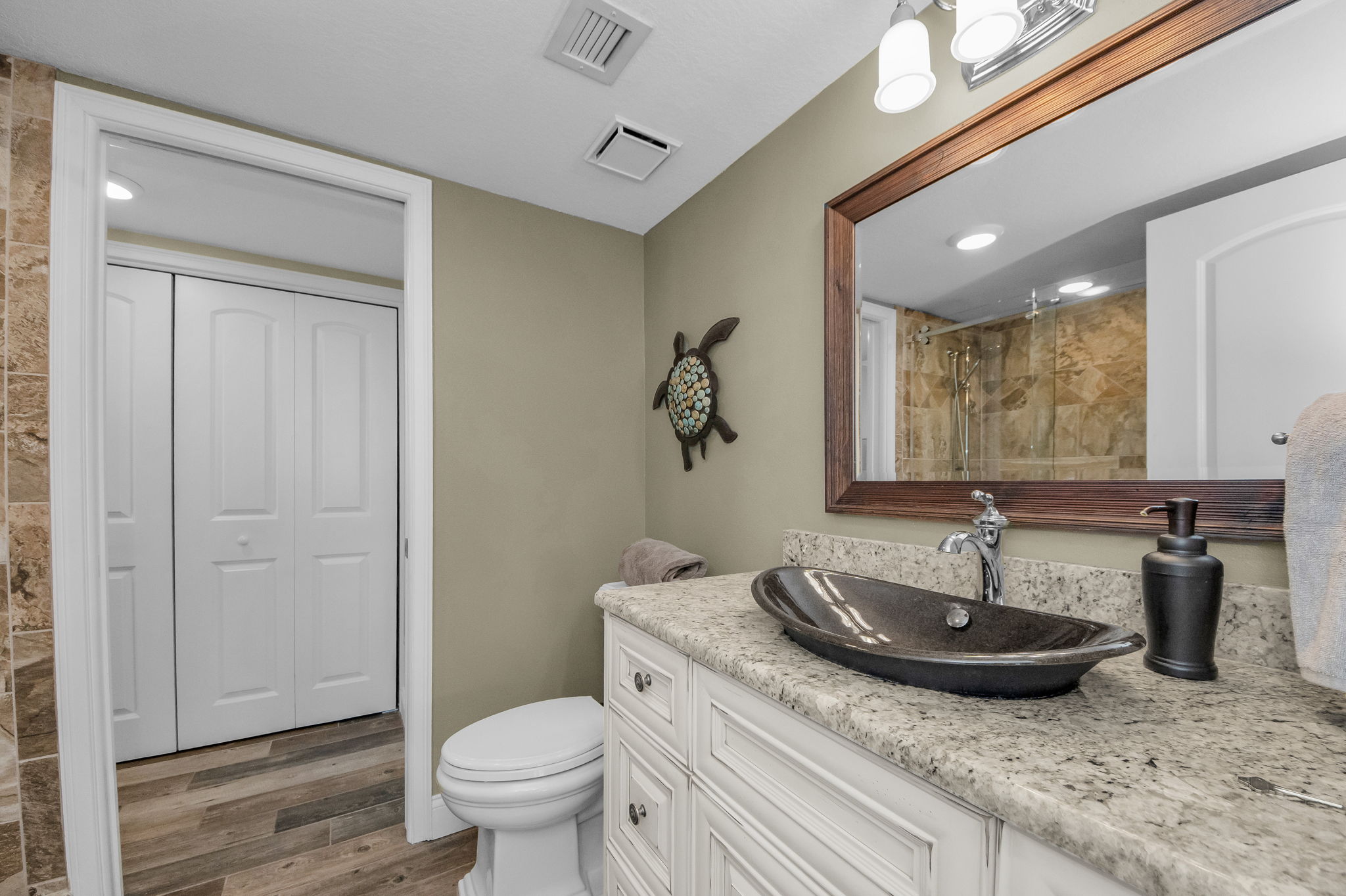 Jack and Jill Bathroom 2a