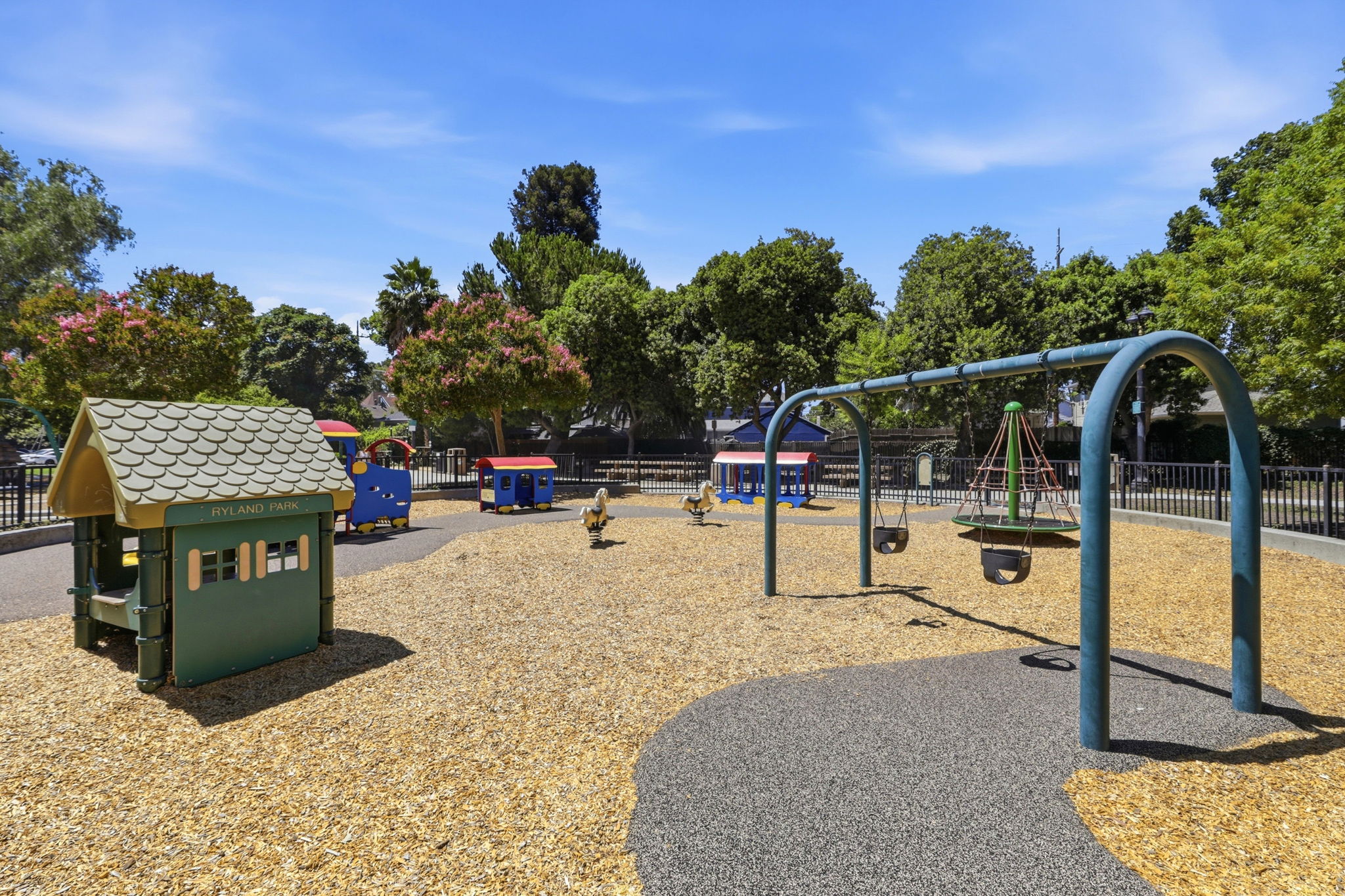 037_F8_80 Ryland Park