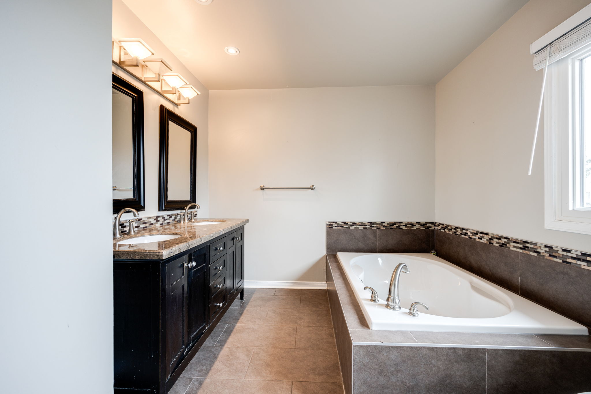 Newmarket property showcase — delivered property photograph 41