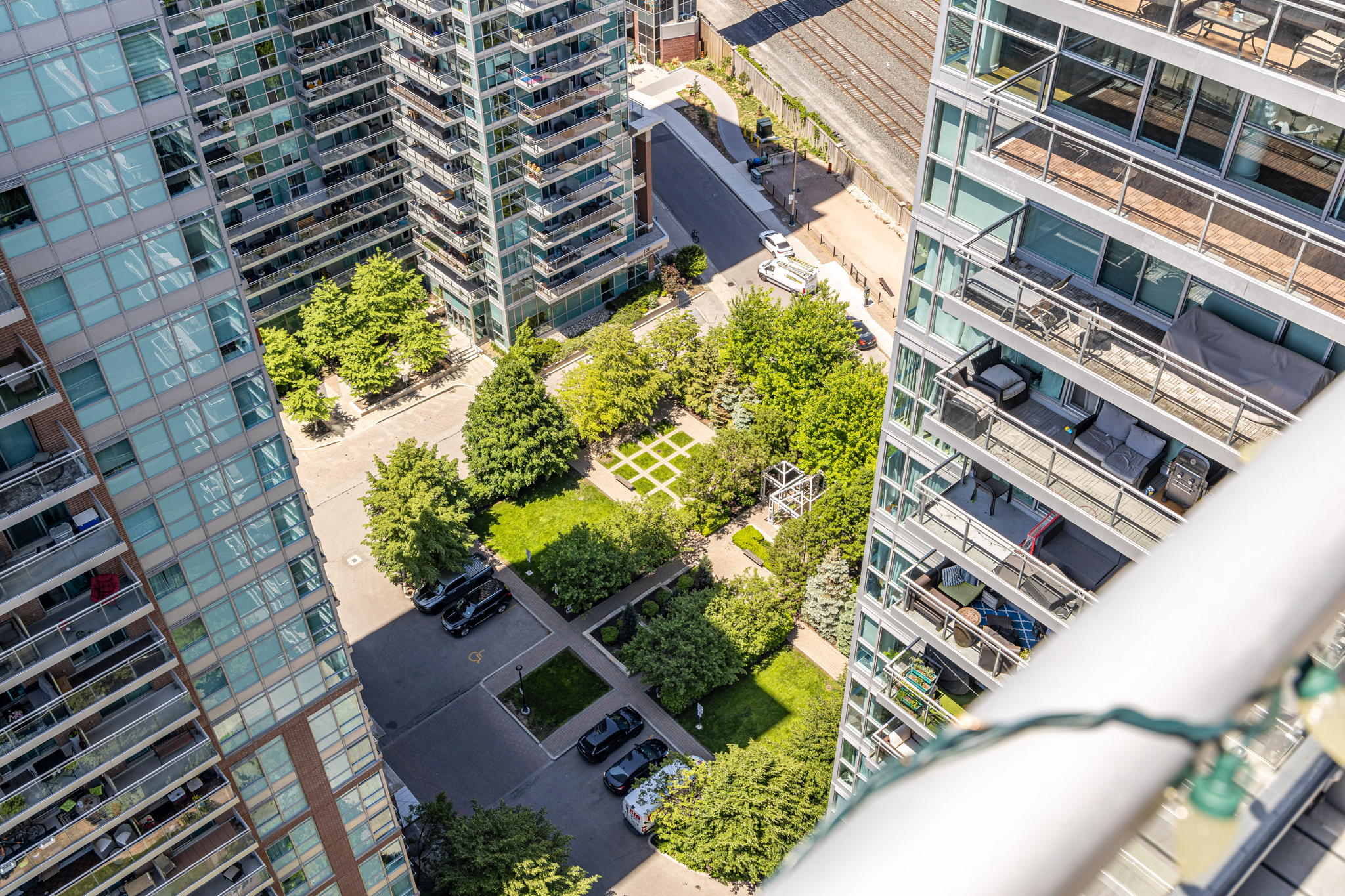 Toronto property showcase — delivered property photograph 33