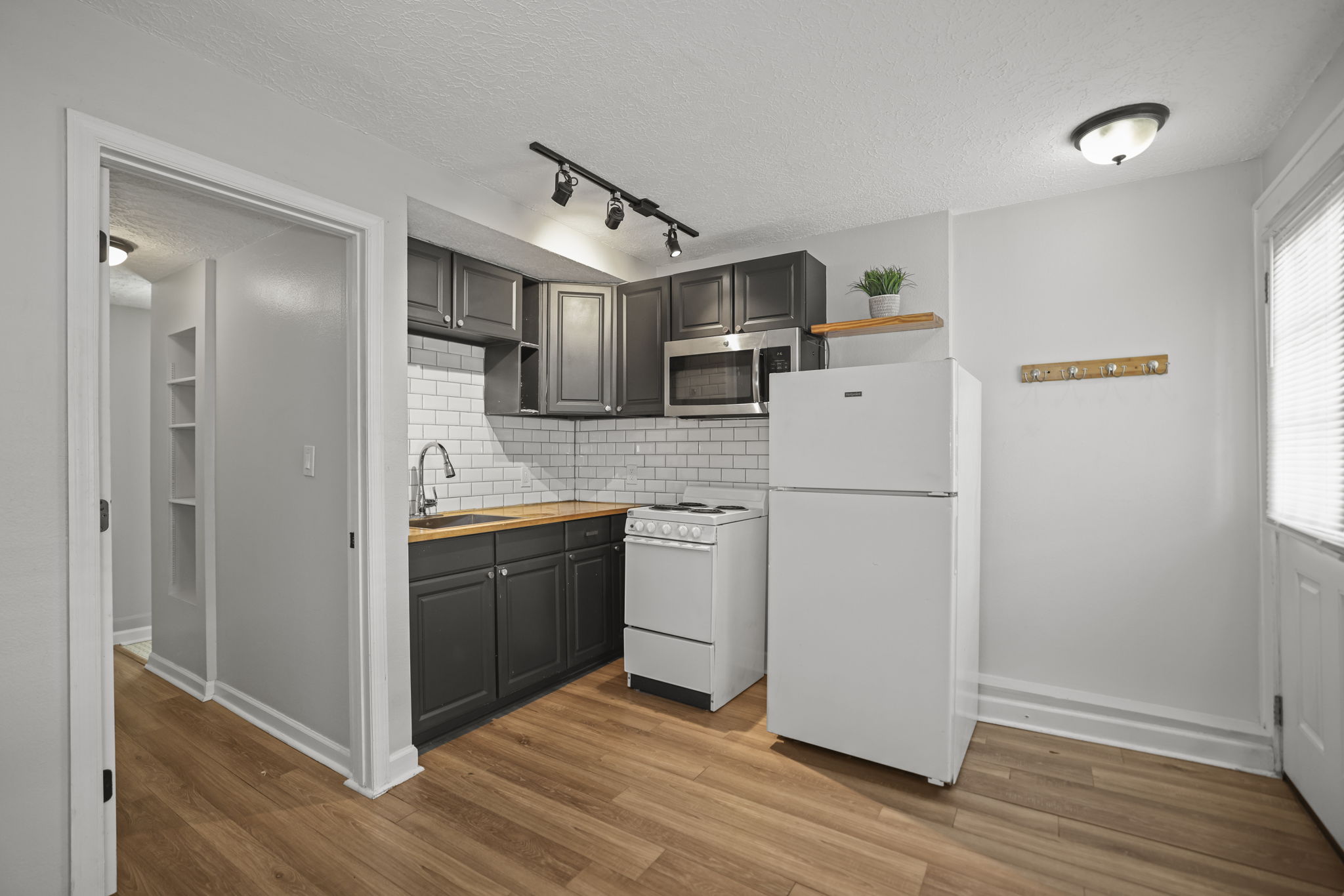 ADU Lower Kitchen - 495A0128 copy