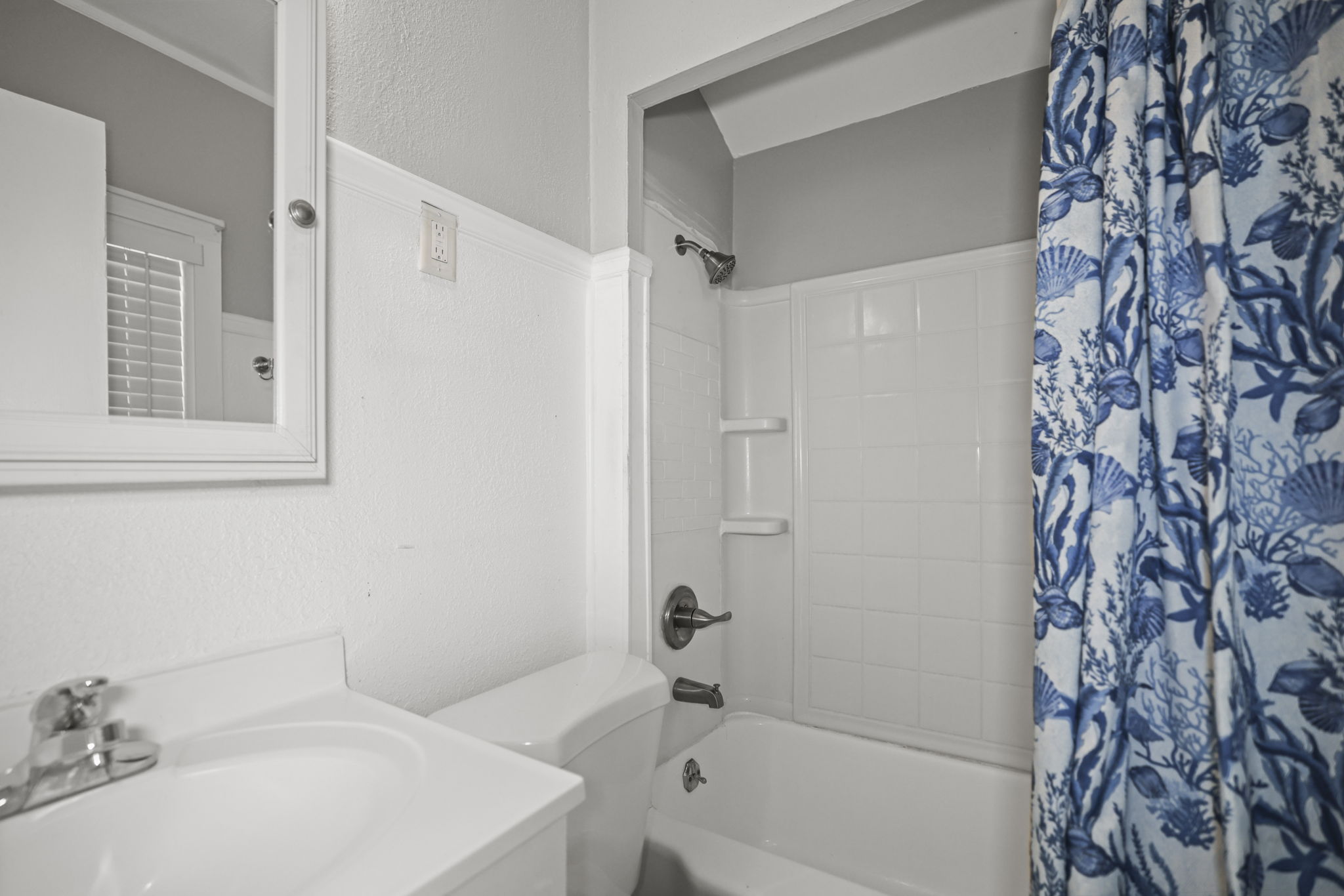 ADU Upper Bathroom - 495A0157 copy