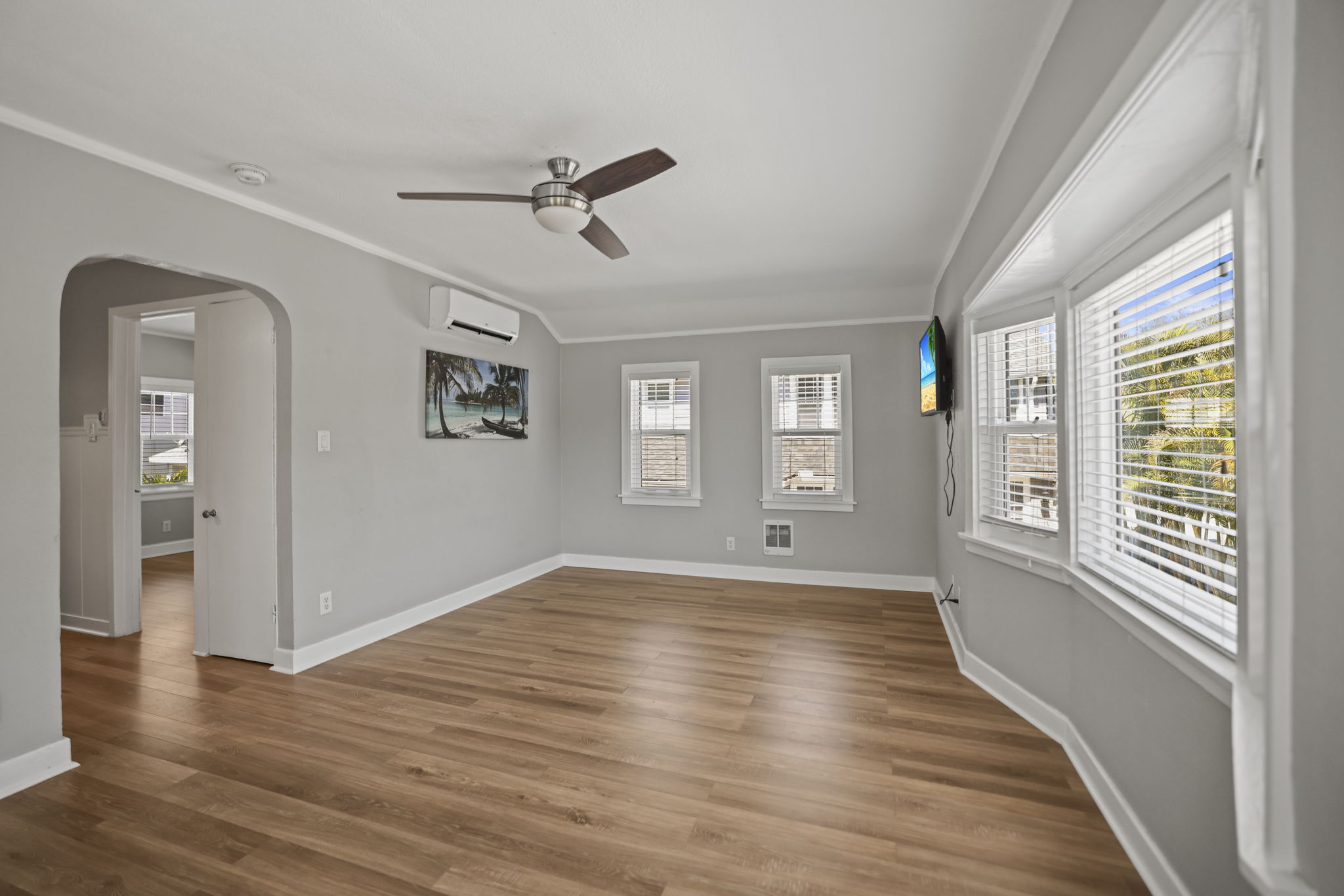 ADU Upper LR - 495A0143