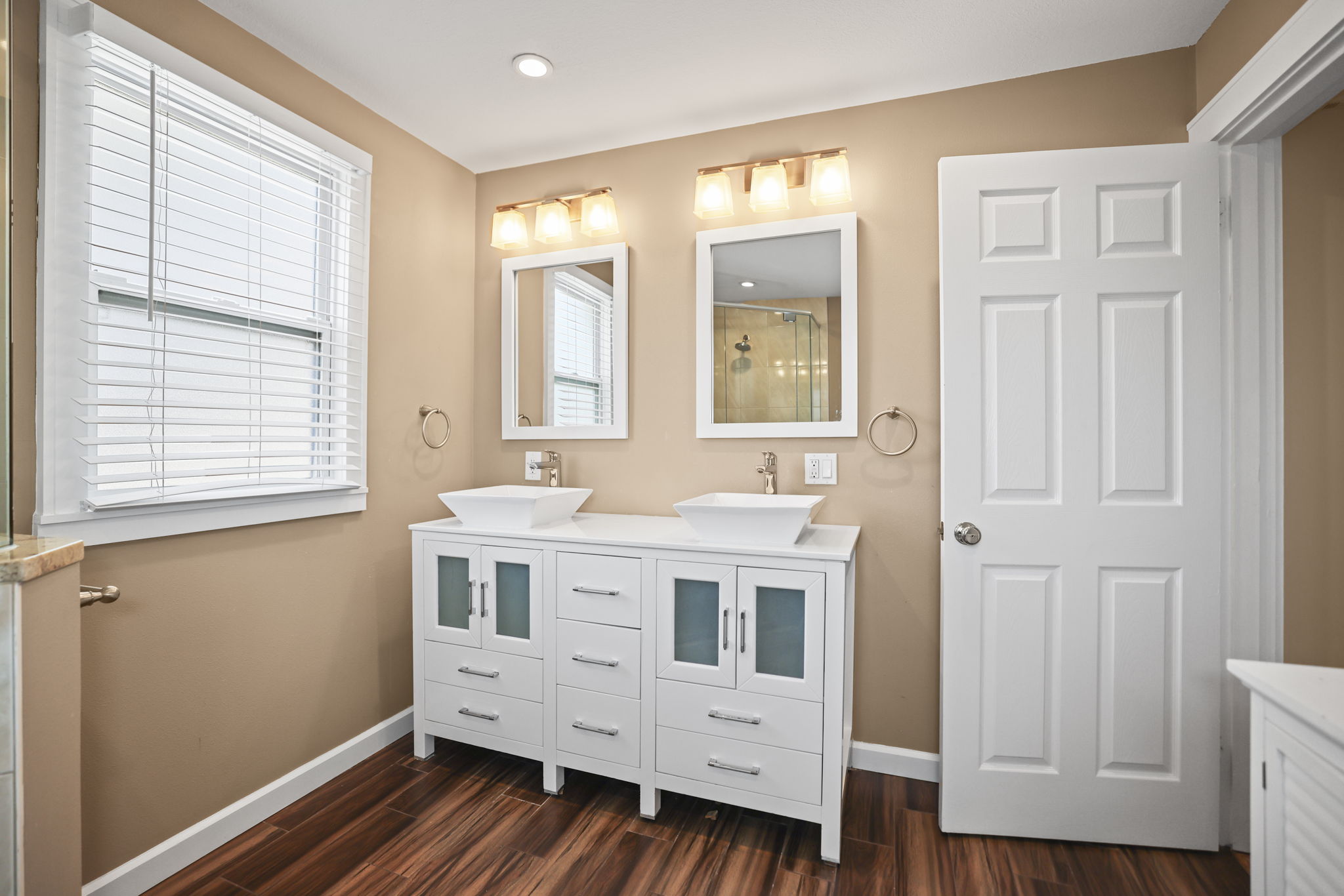 Bathroom 1 - 495A0069 copy