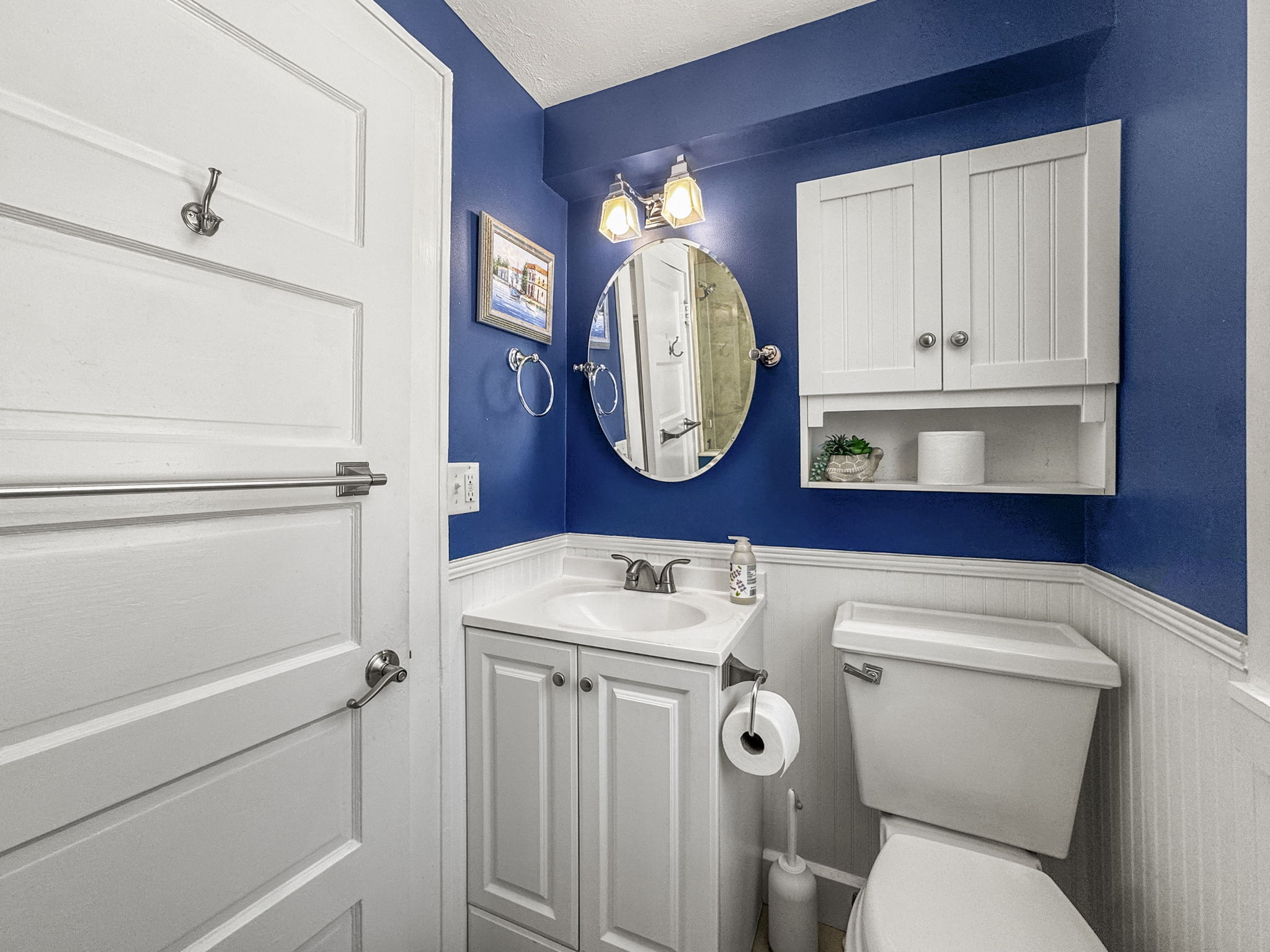 Bathroom 2 - IMG_3524