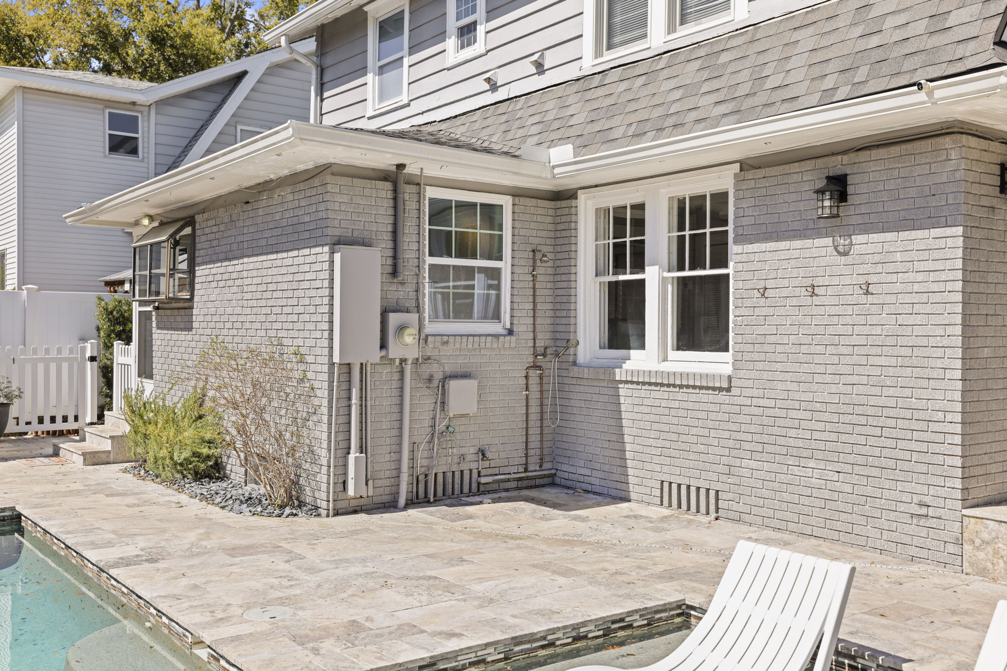 Pool Shower - 495A0109