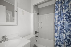 ADU Upper Bathroom - 495A0157 copy