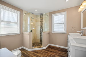 Bathroom 1 - 495A0068