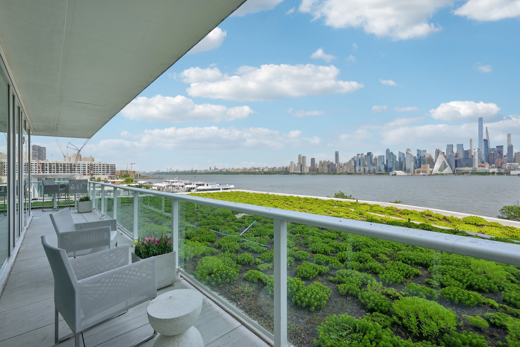 Ave at Port Imperial 305-0406-057.jpg