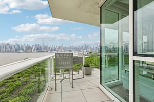 Ave at Port Imperial 305-1405-032.jpg