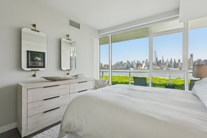 Ave at Port Imperial 305-0406-044.jpg