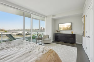 Ave at Port Imperial 305-0406-047.jpg