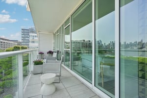 Ave at Port Imperial 305-0406-049.jpg