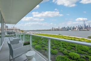 Ave at Port Imperial 305-0406-057.jpg