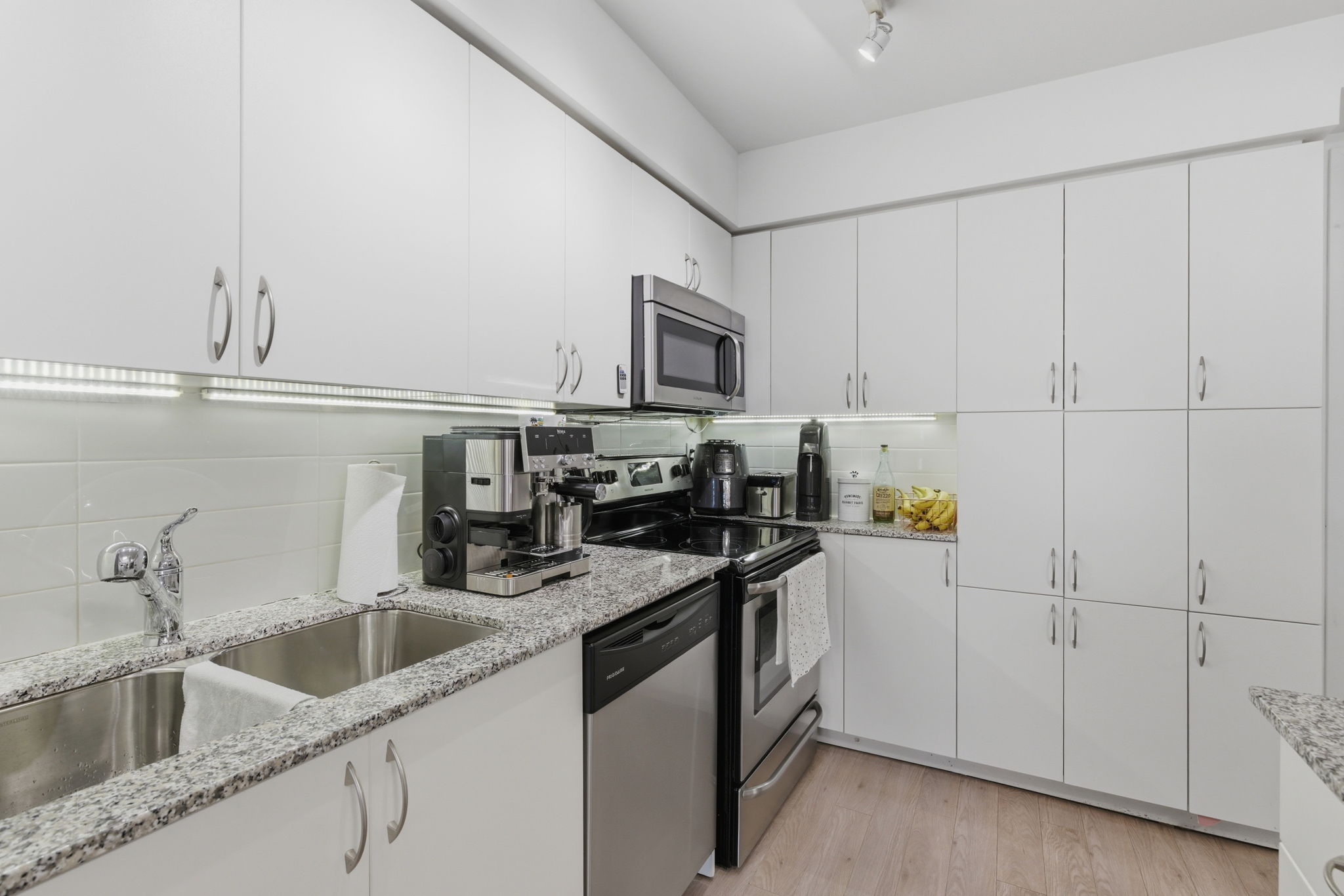 Property in Toronto — delivered property photograph 4