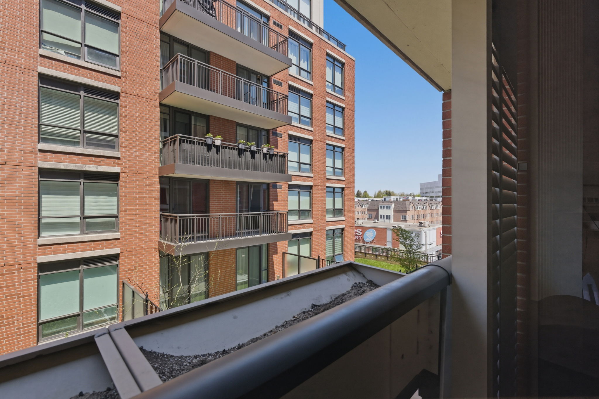 Property in Toronto — delivered property photograph 17