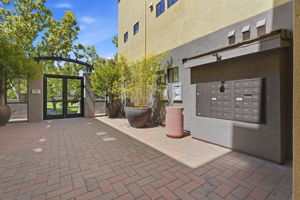 007_F8_800 N 8th St