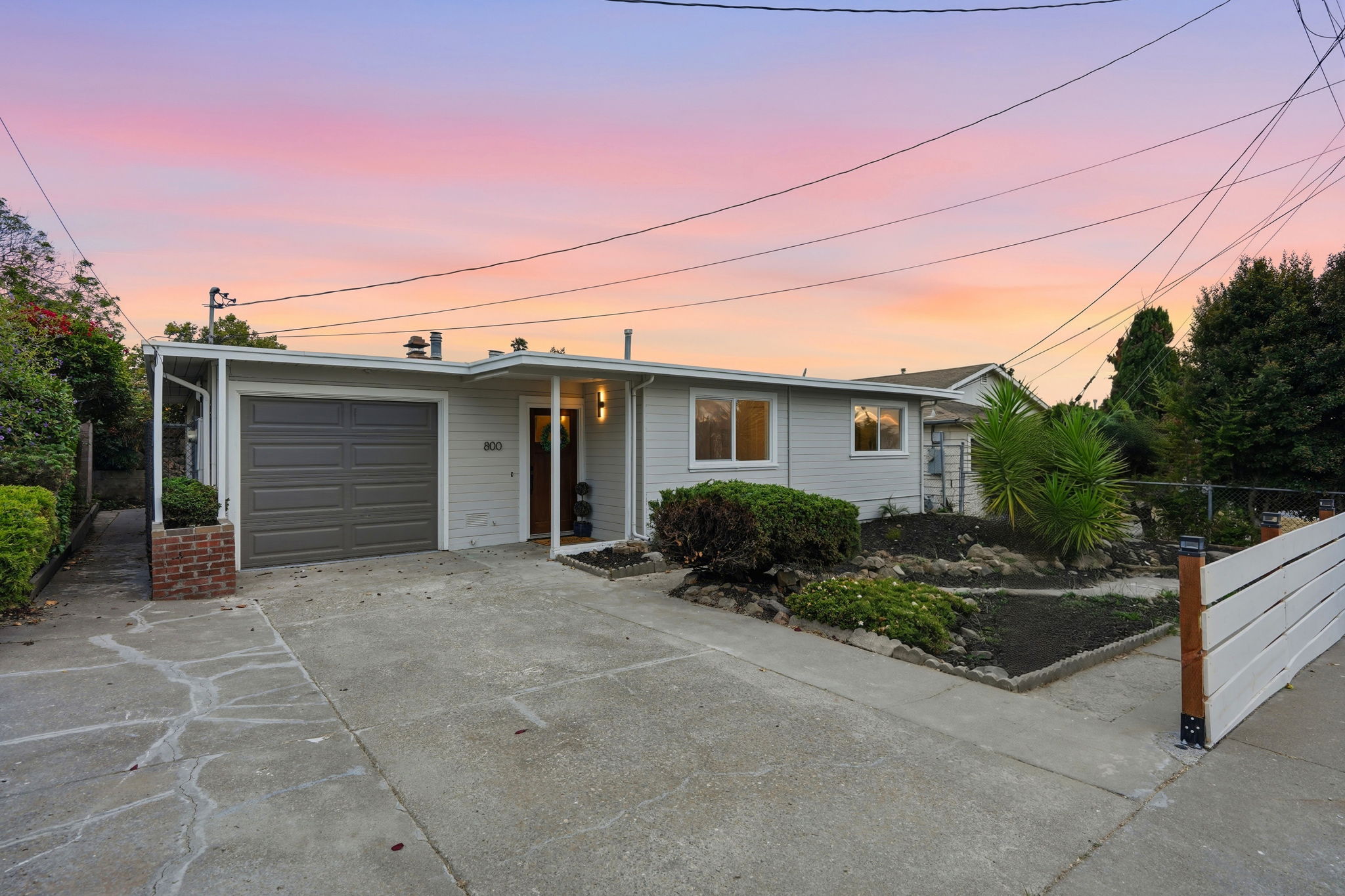 002_F8_TWILIGHT_800 Payne Dr