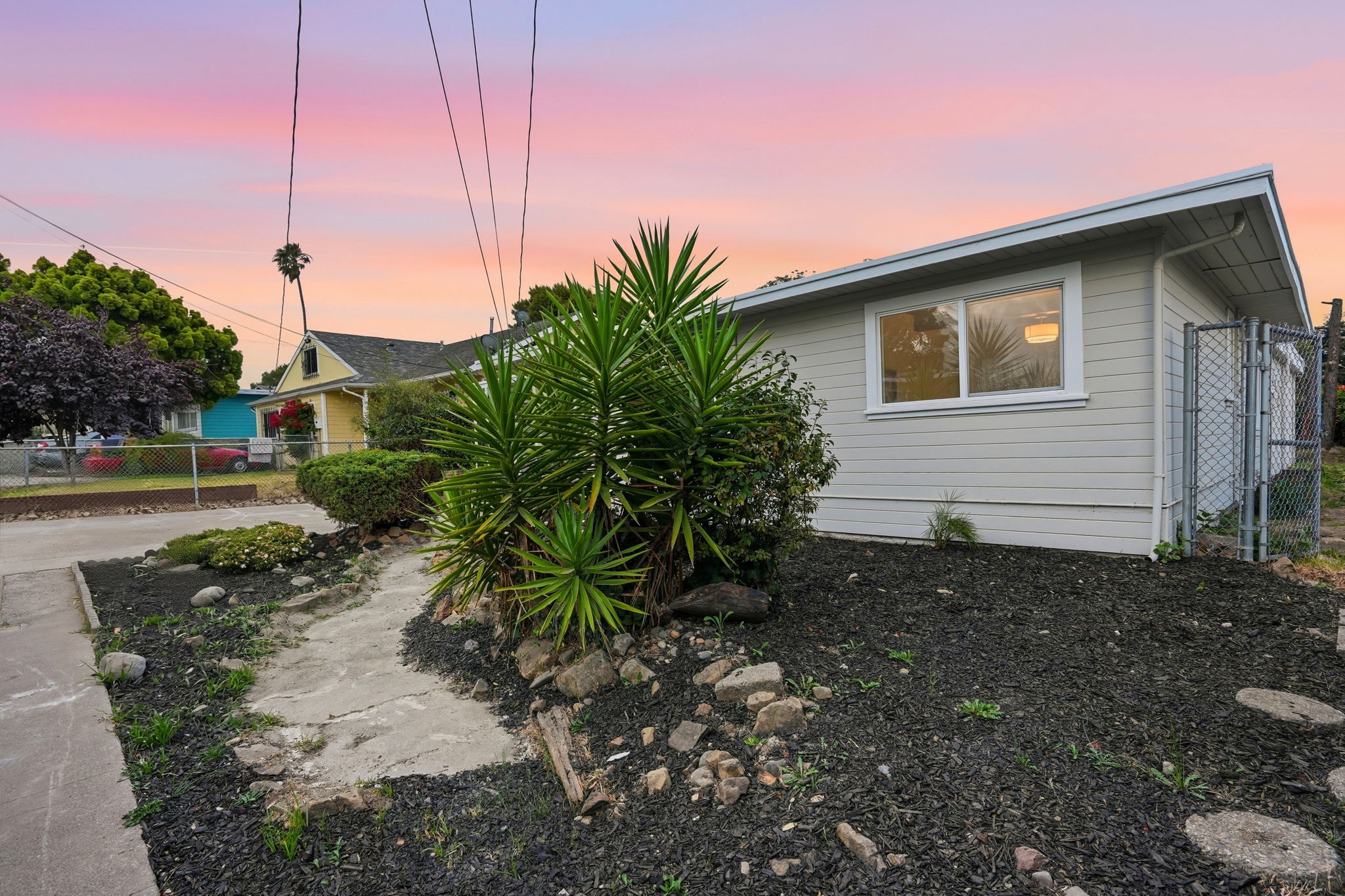 003_F8_TWILIGHT_800 Payne Dr