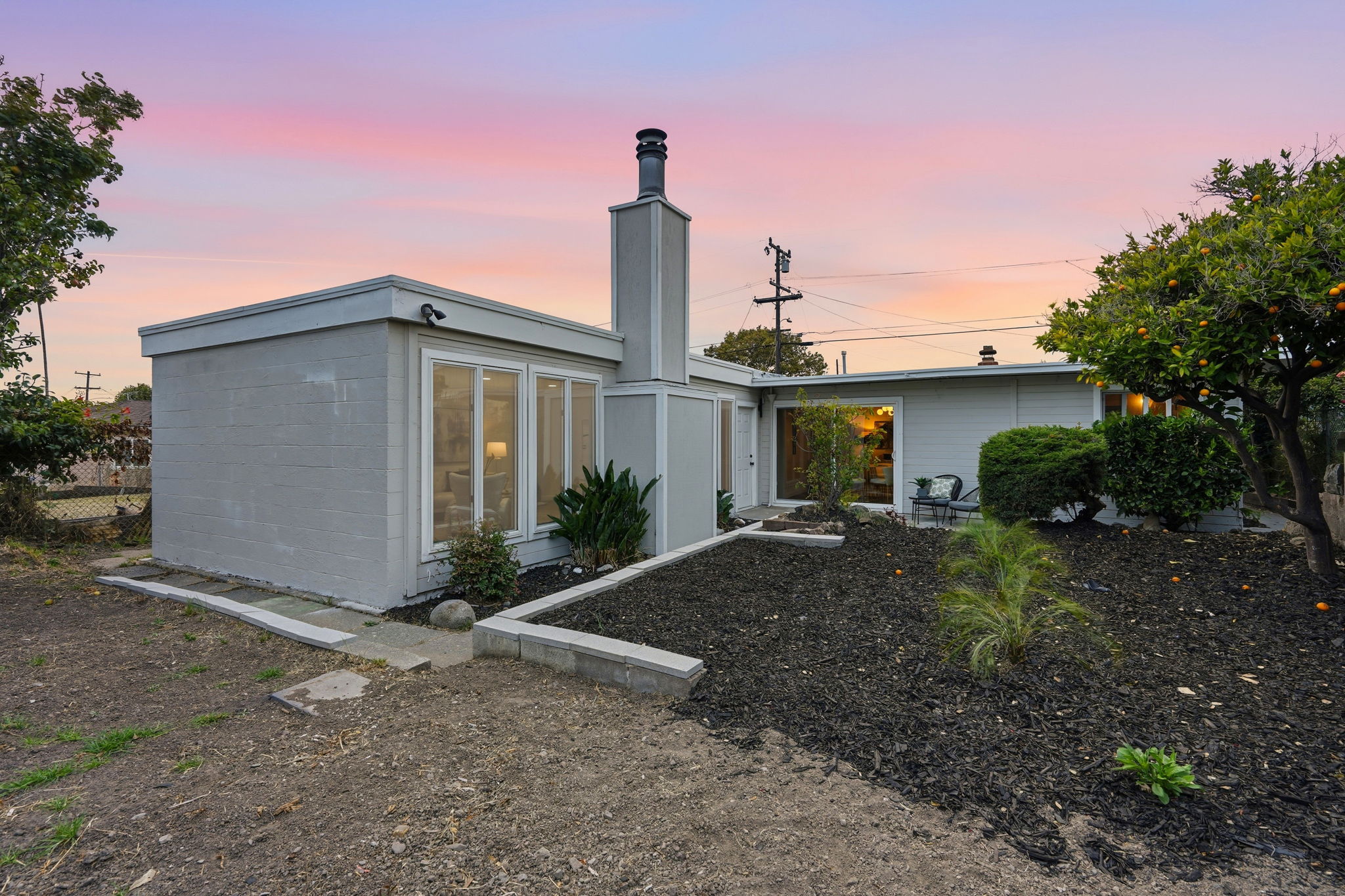 006_F8_TWILIGHT_800 Payne Dr
