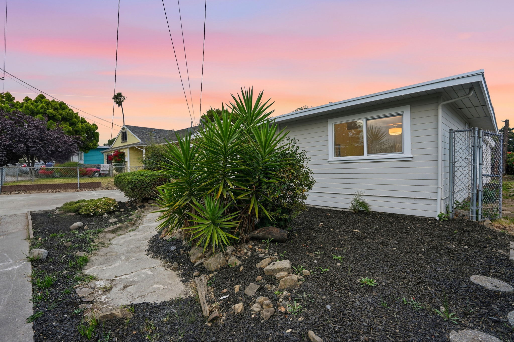 015_F8_TWILIGHT_800 Payne Dr