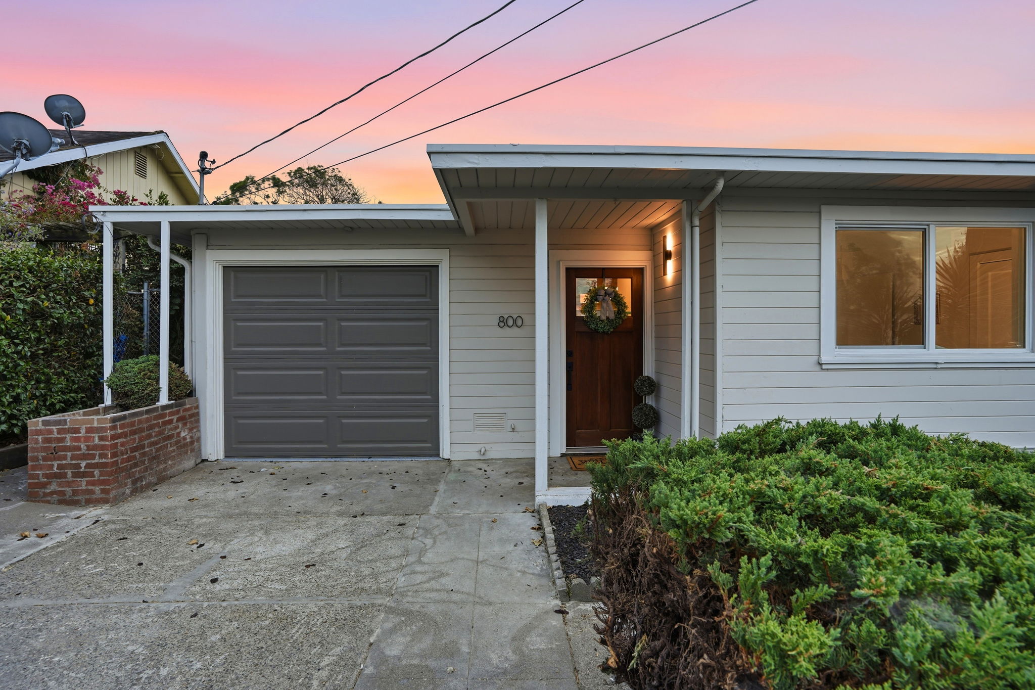 016_F8_TWILIGHT_800 Payne Dr