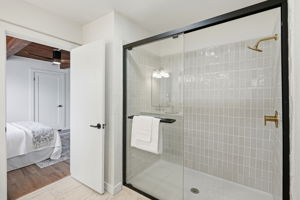 025_F8_800 Payne Dr