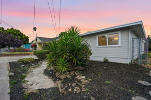 015_F8_TWILIGHT_800 Payne Dr