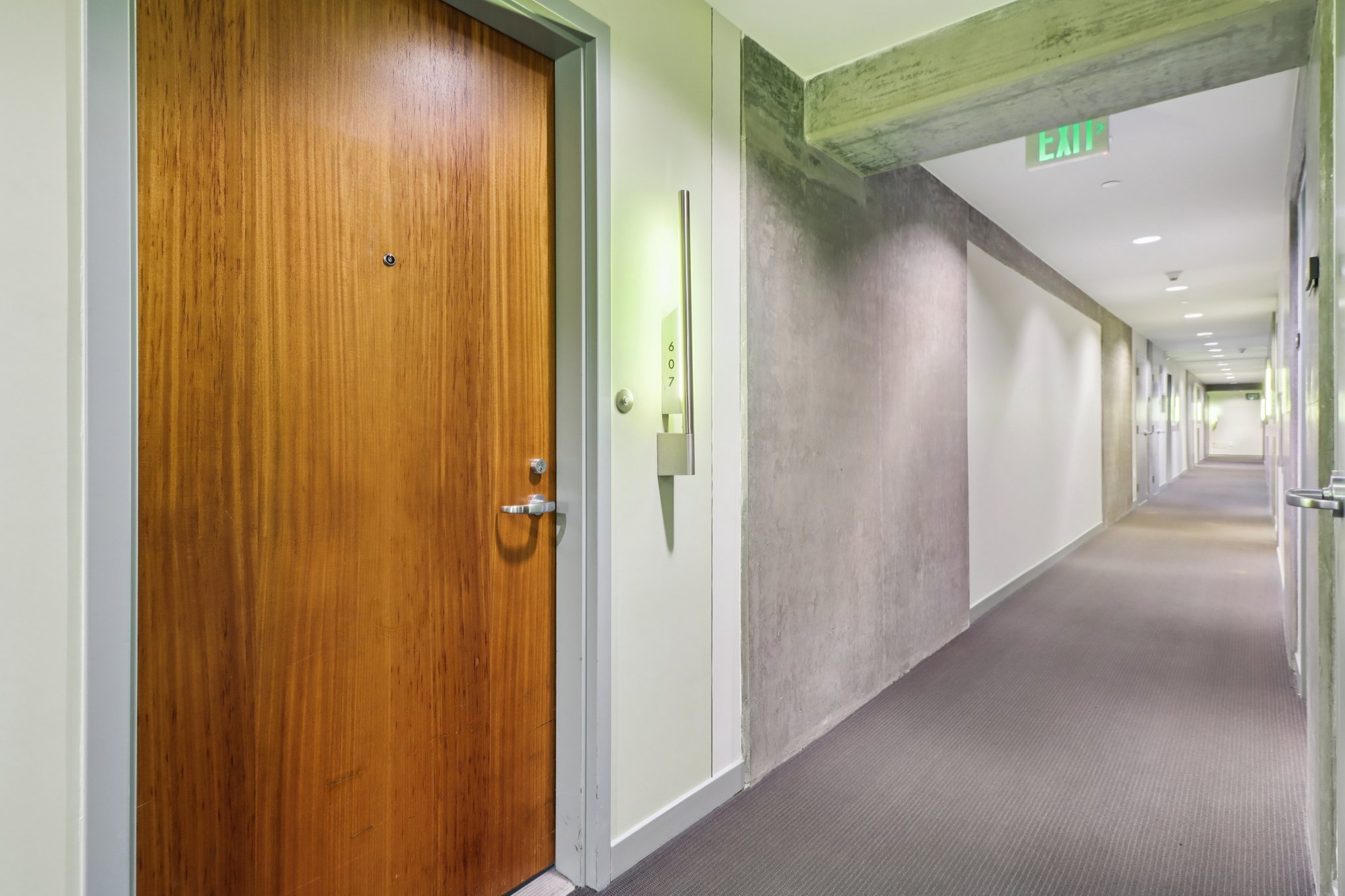 The Mark Ln 607-S0104-003.jpg