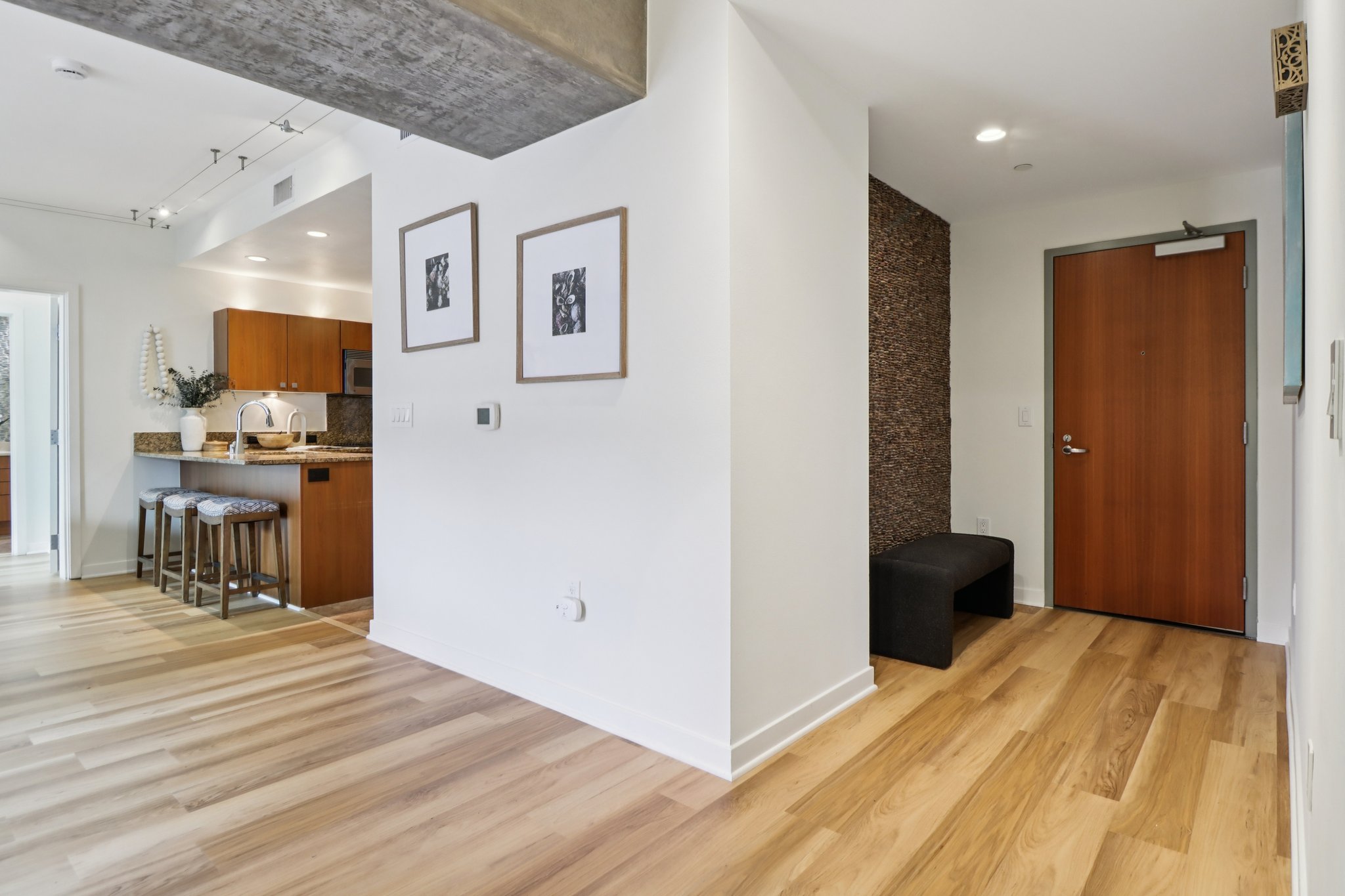 The Mark Ln 607-S0104-004.jpg