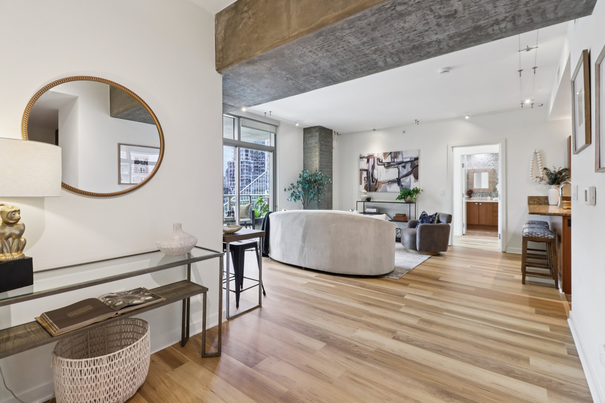 The Mark Ln 607-S0104-006.jpg