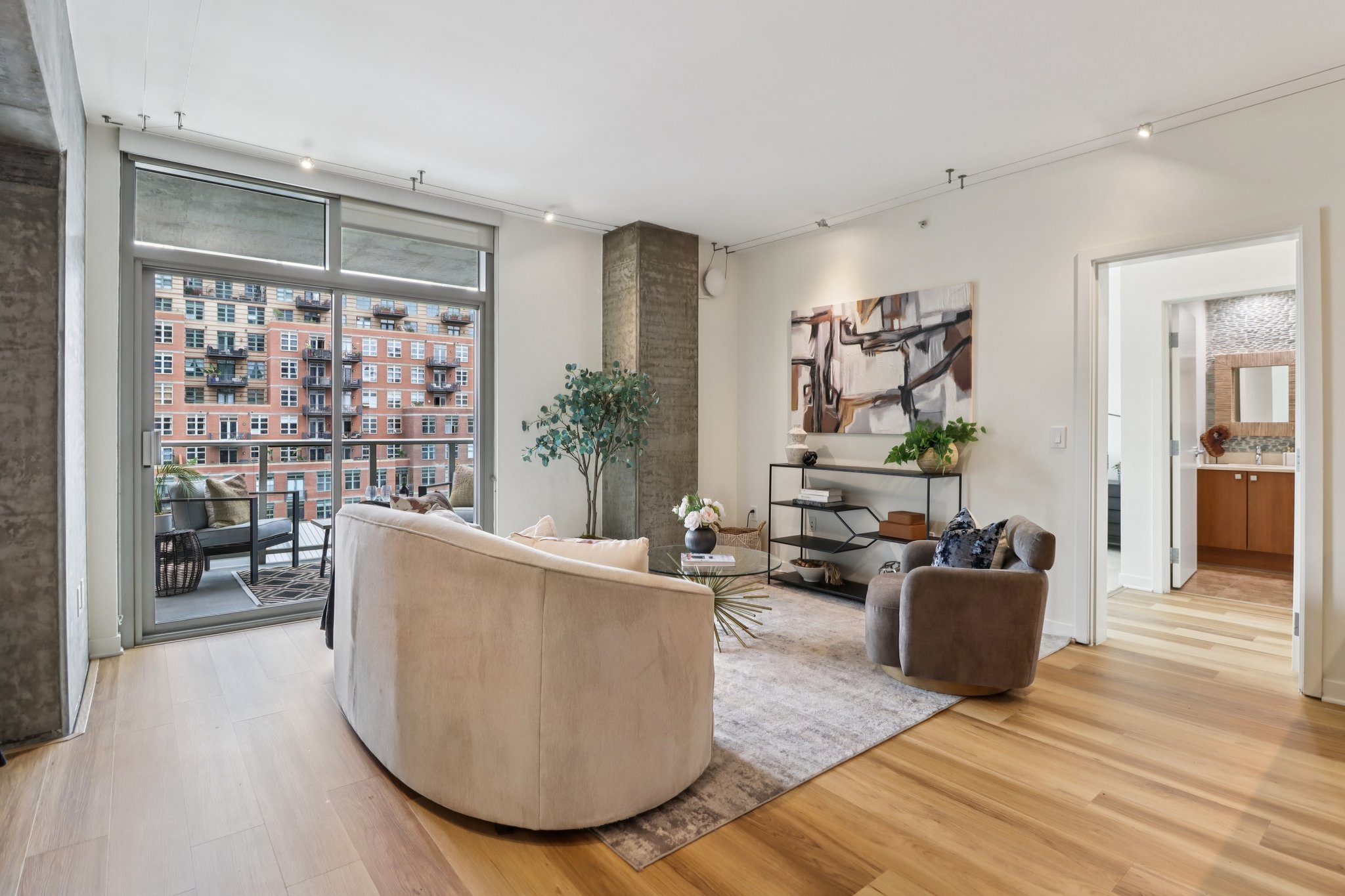 The Mark Ln 607-S0104-008.jpg