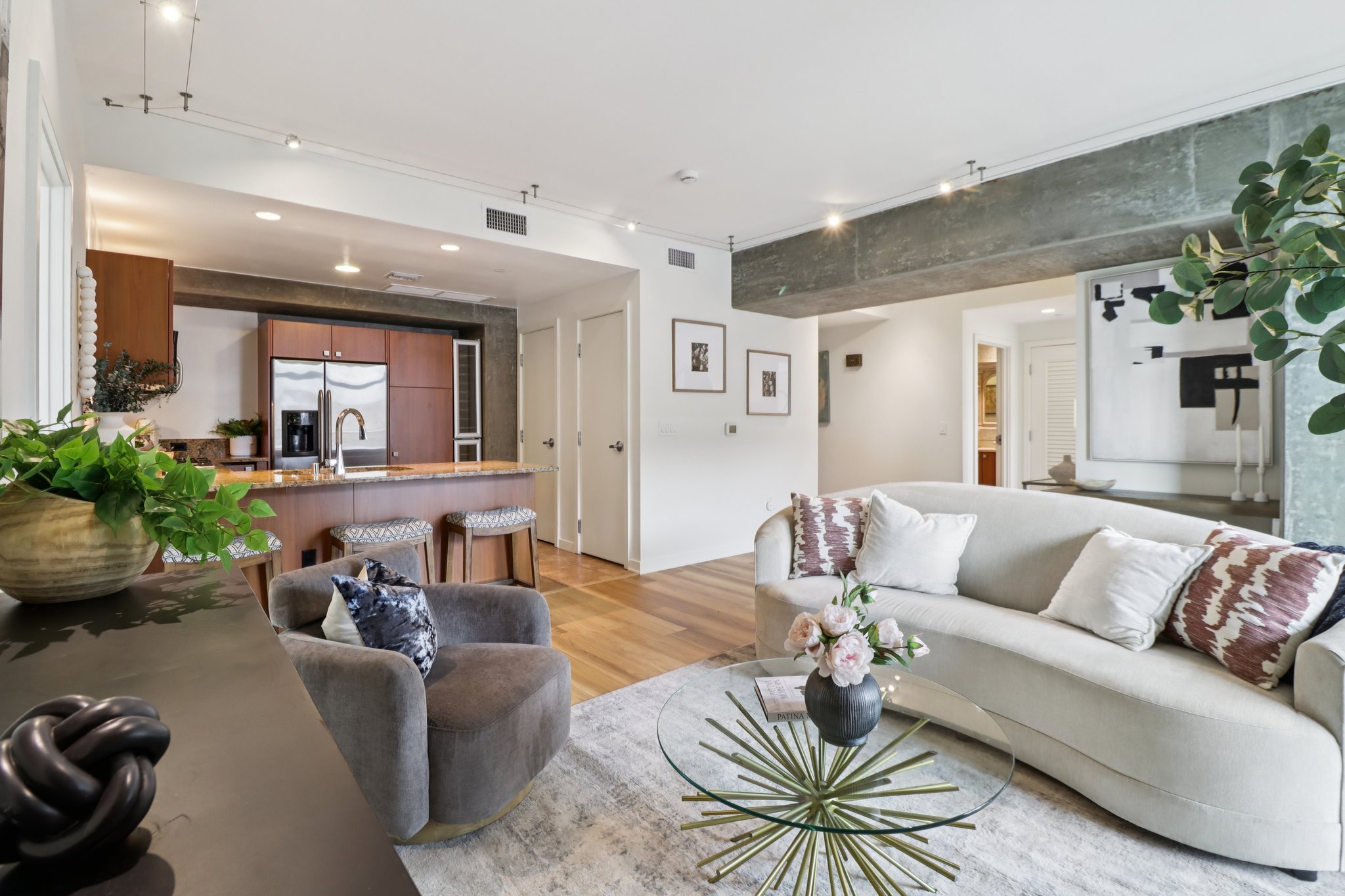 The Mark Ln 607-S0104-010.jpg